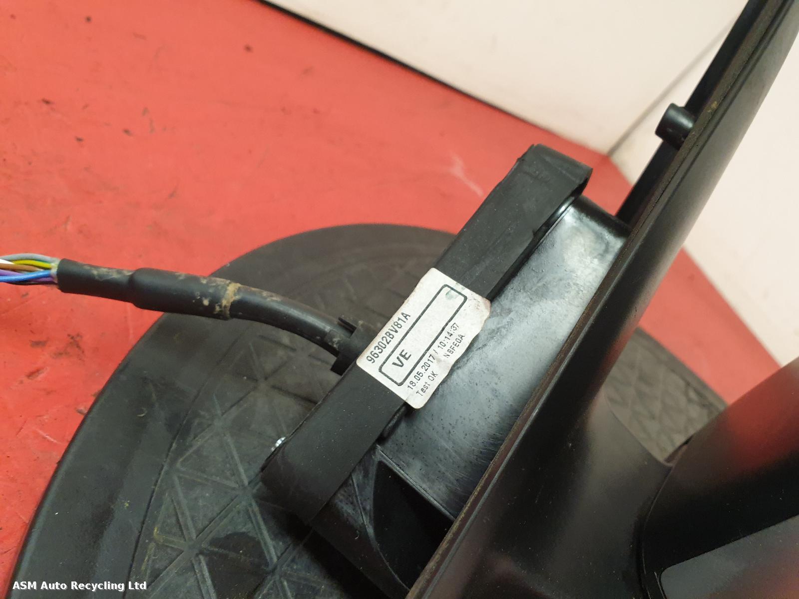 View Auto part L Door Mirror Nissan Juke 2017