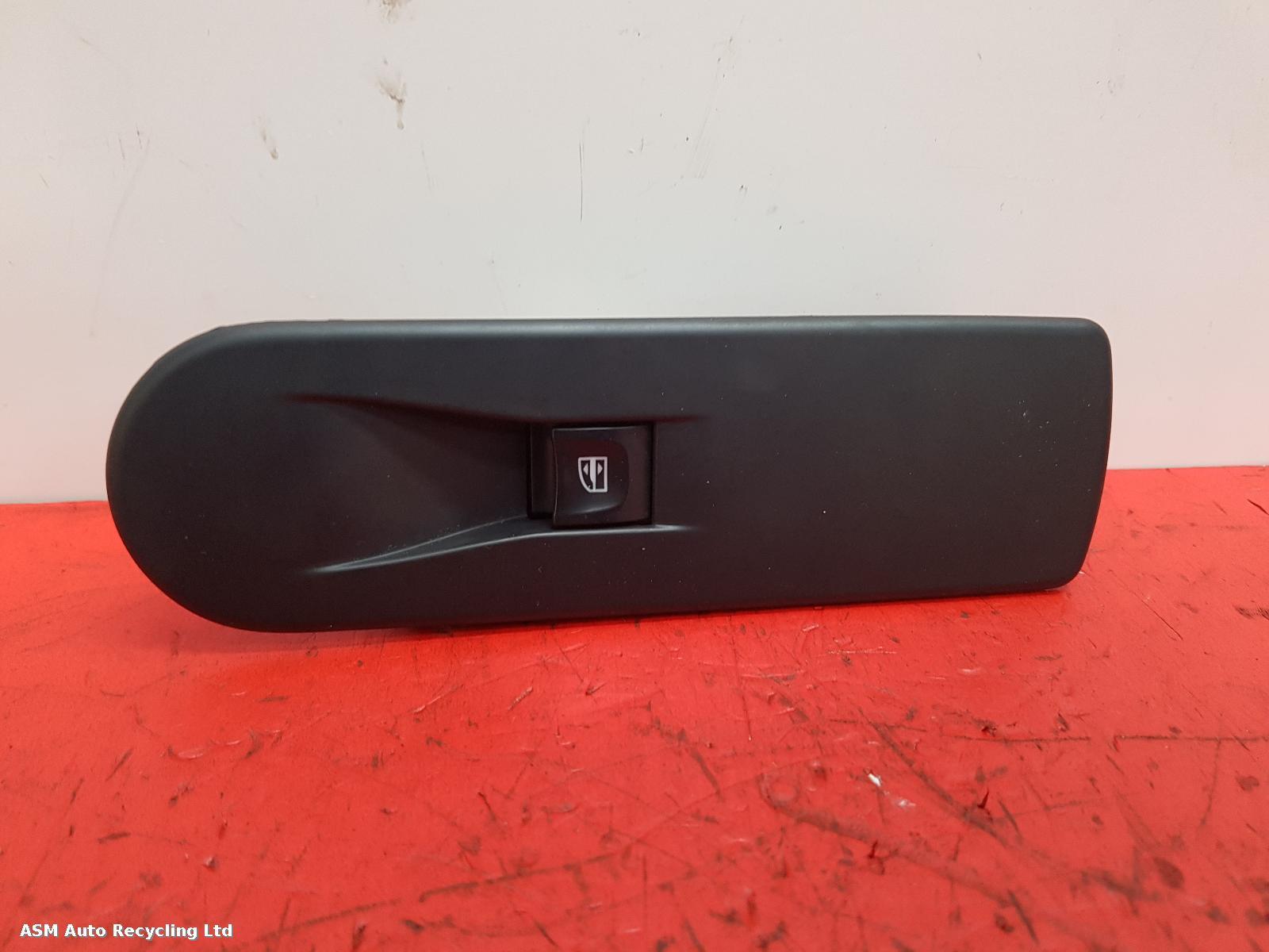 View Auto part Elect. Window Switch Renault Clio 2015