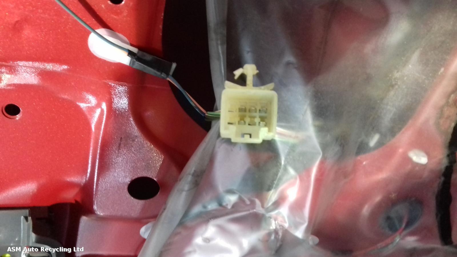 View Auto part L Front Door Suzuki Swift 2006