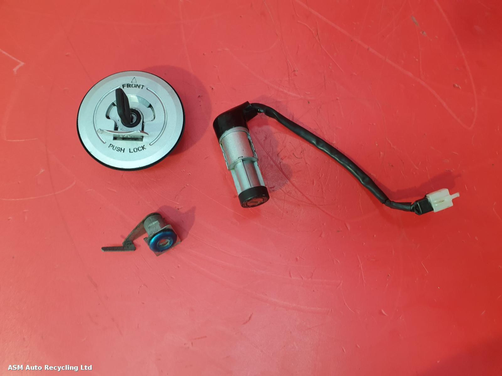 View Auto part Comp.Lock Set + Keys Honda Cb125f 2015