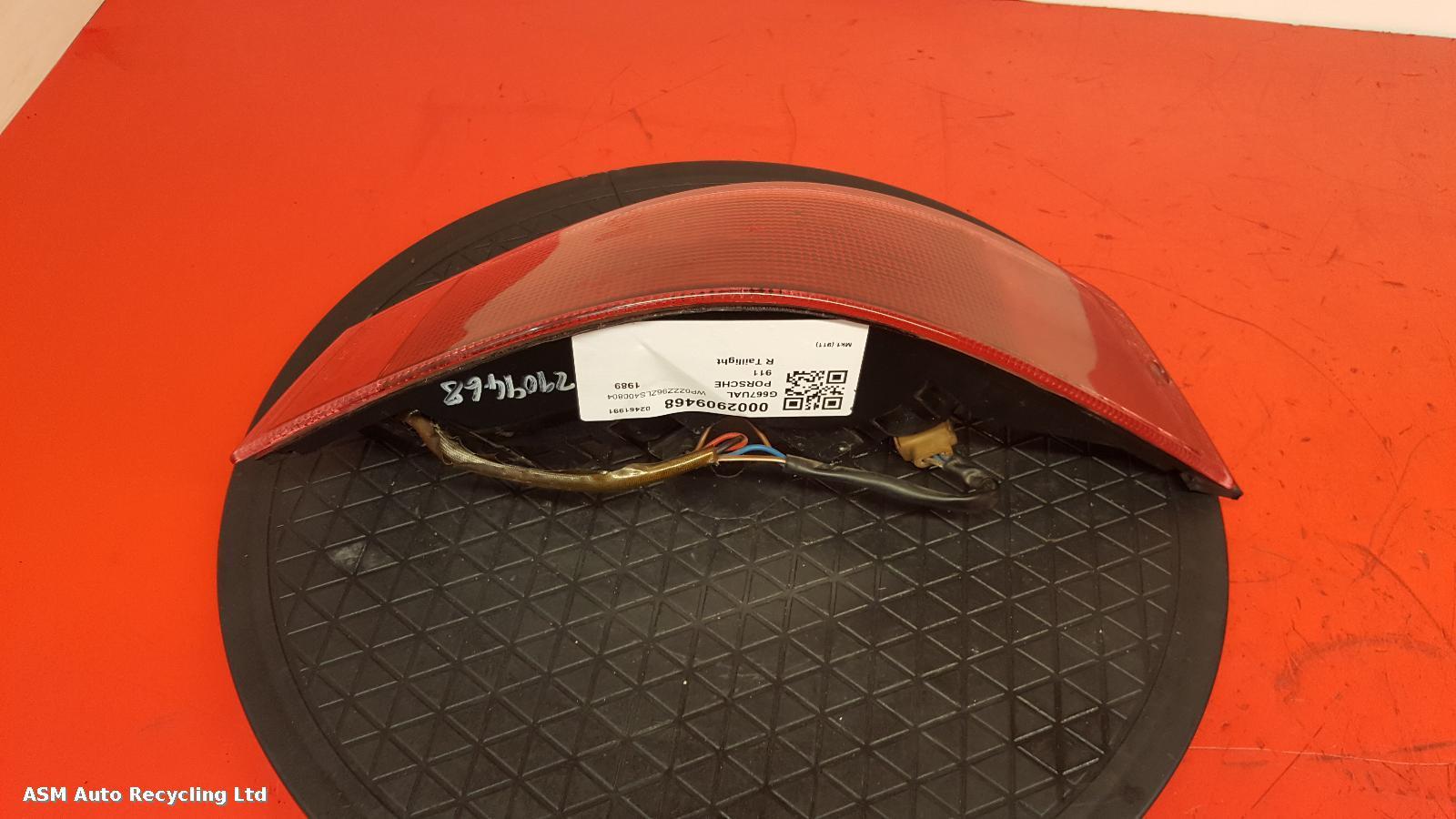 View Auto part R Taillight Porsche 911 1989