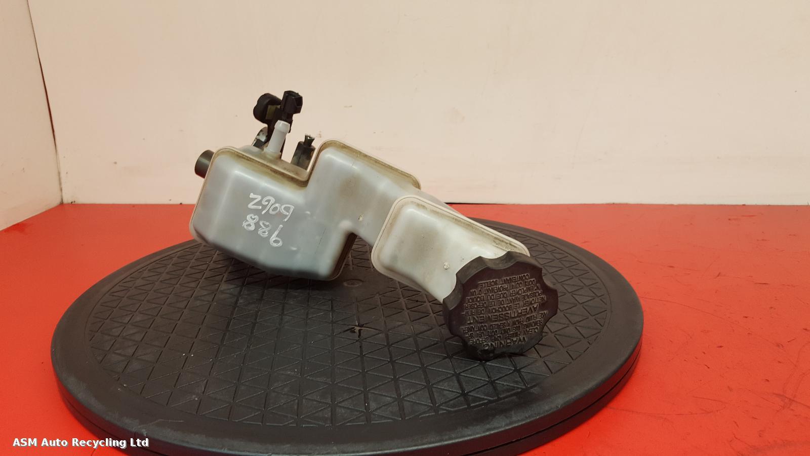 View Auto part Master Cyl.Reservoir Hyundai Santa Fe 2014