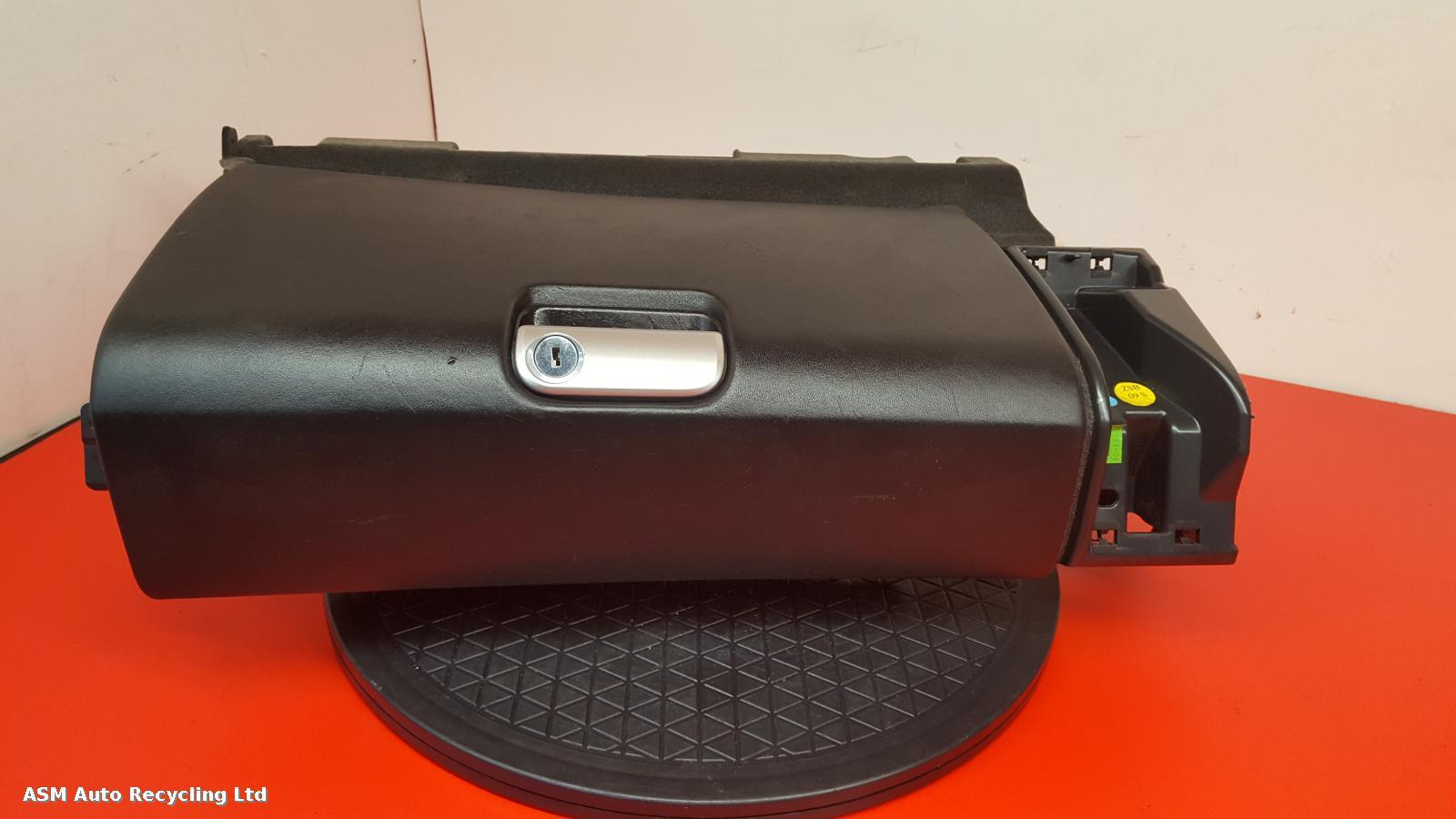 View Auto part Glove Box Porsche 911 2005