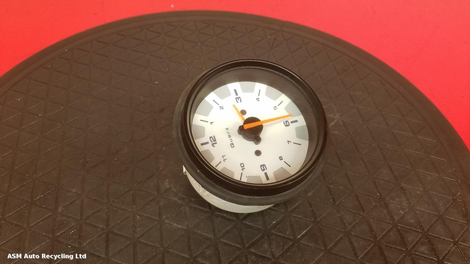 View Auto part Clock Porsche 911 1989