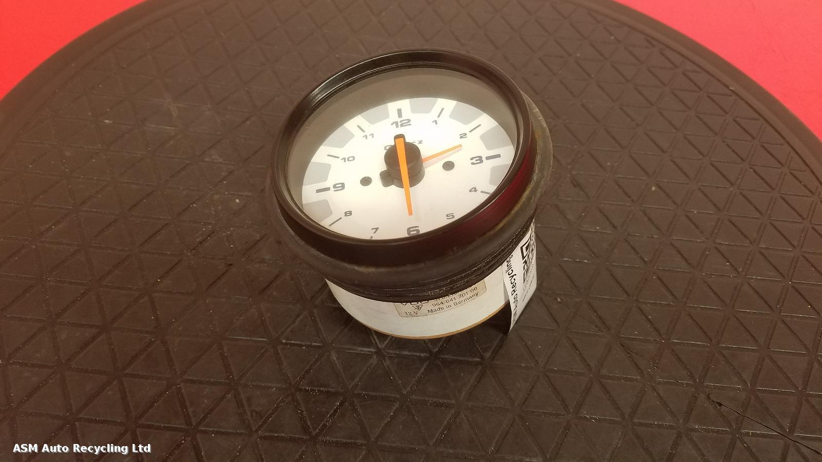 View Auto part Clock Porsche 911 1989