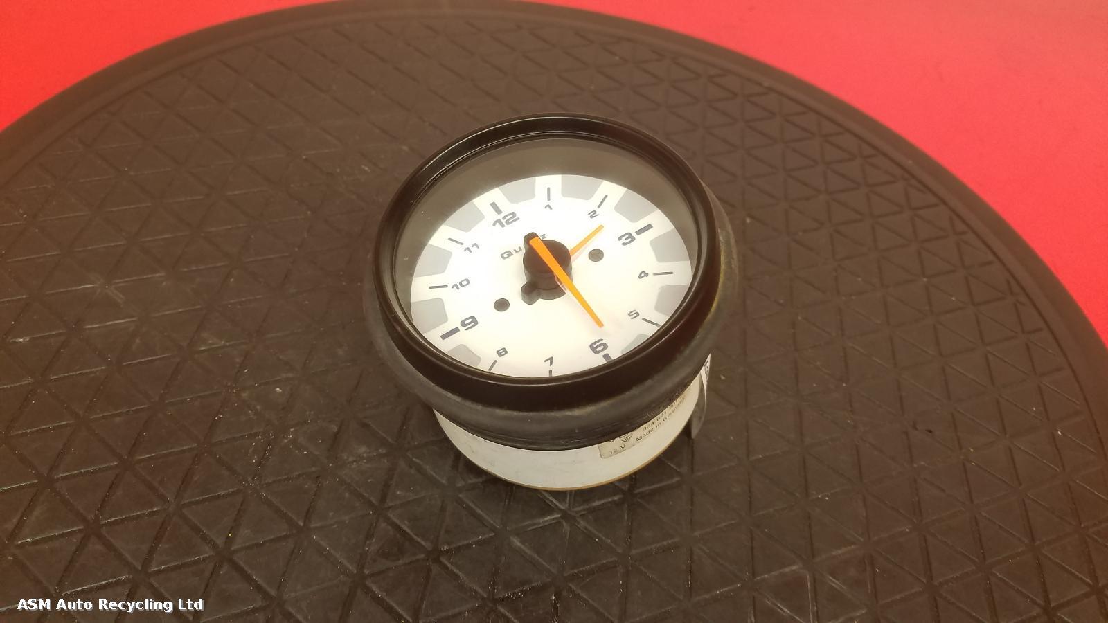View Auto part Clock Porsche 911 1989
