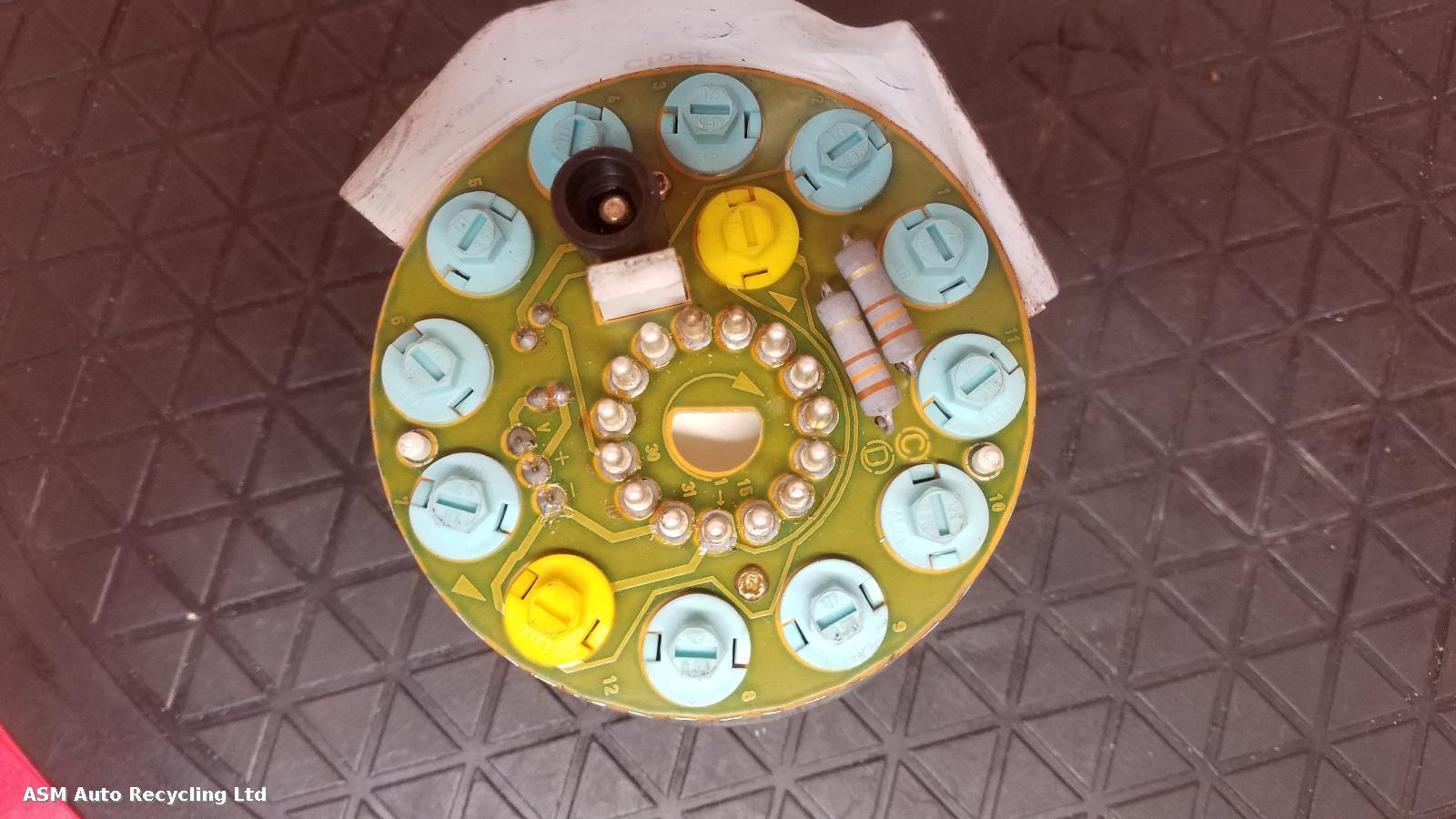 View Auto part Clock Porsche 911 1989