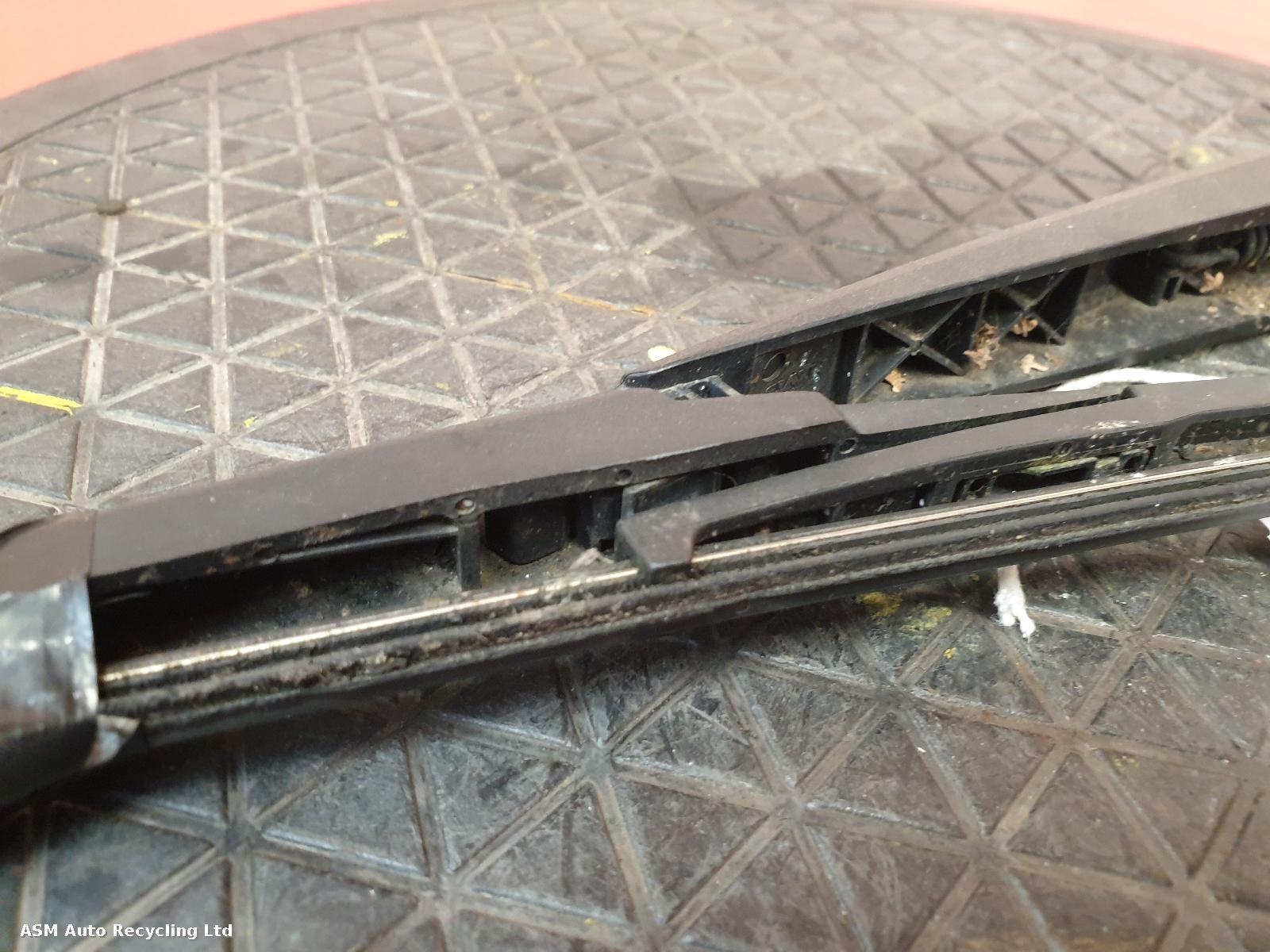 View Auto part Wiper Arm Kia Soul 2010