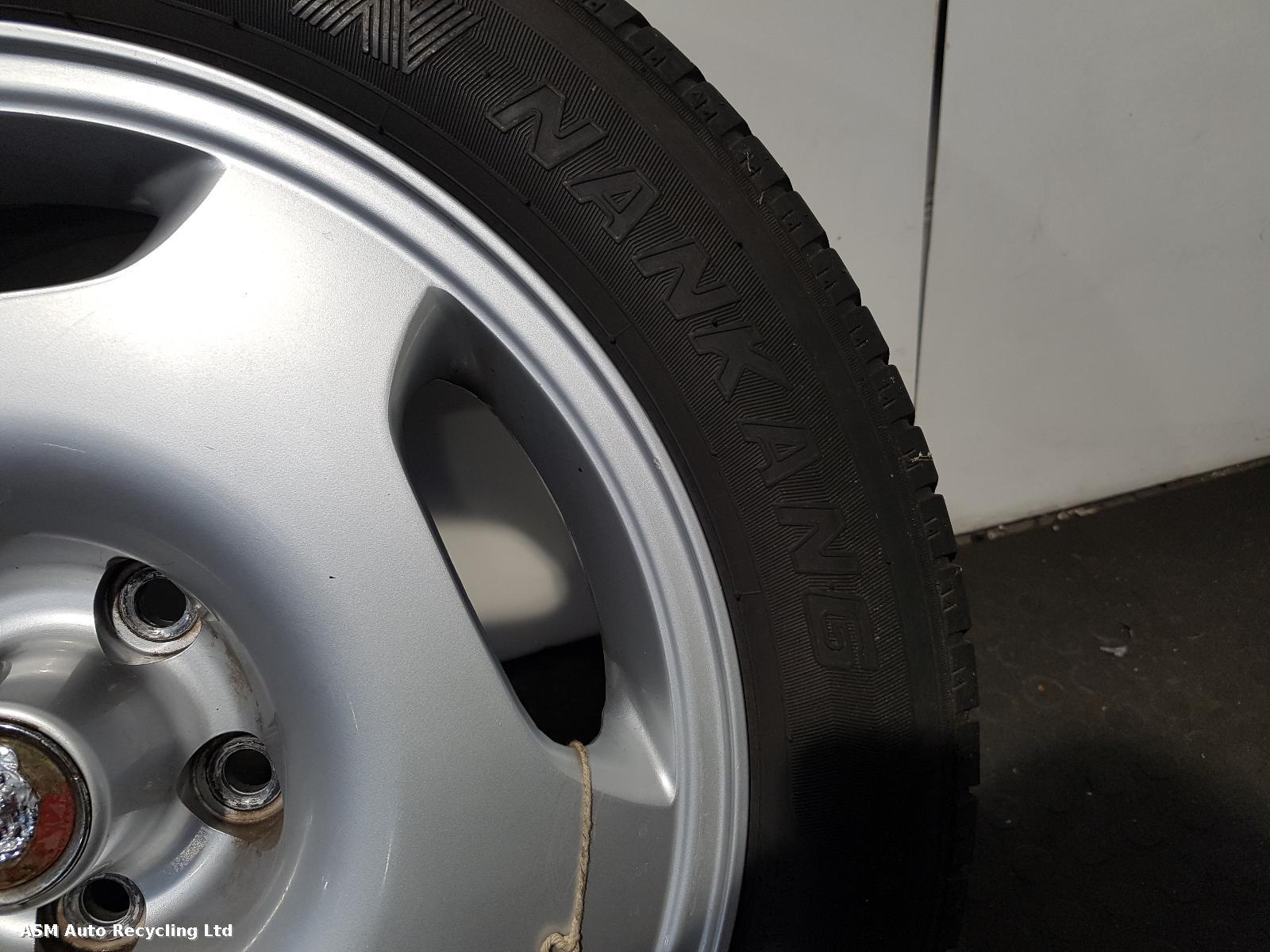 View Auto part Wheel Set Jaguar Xj6 1997