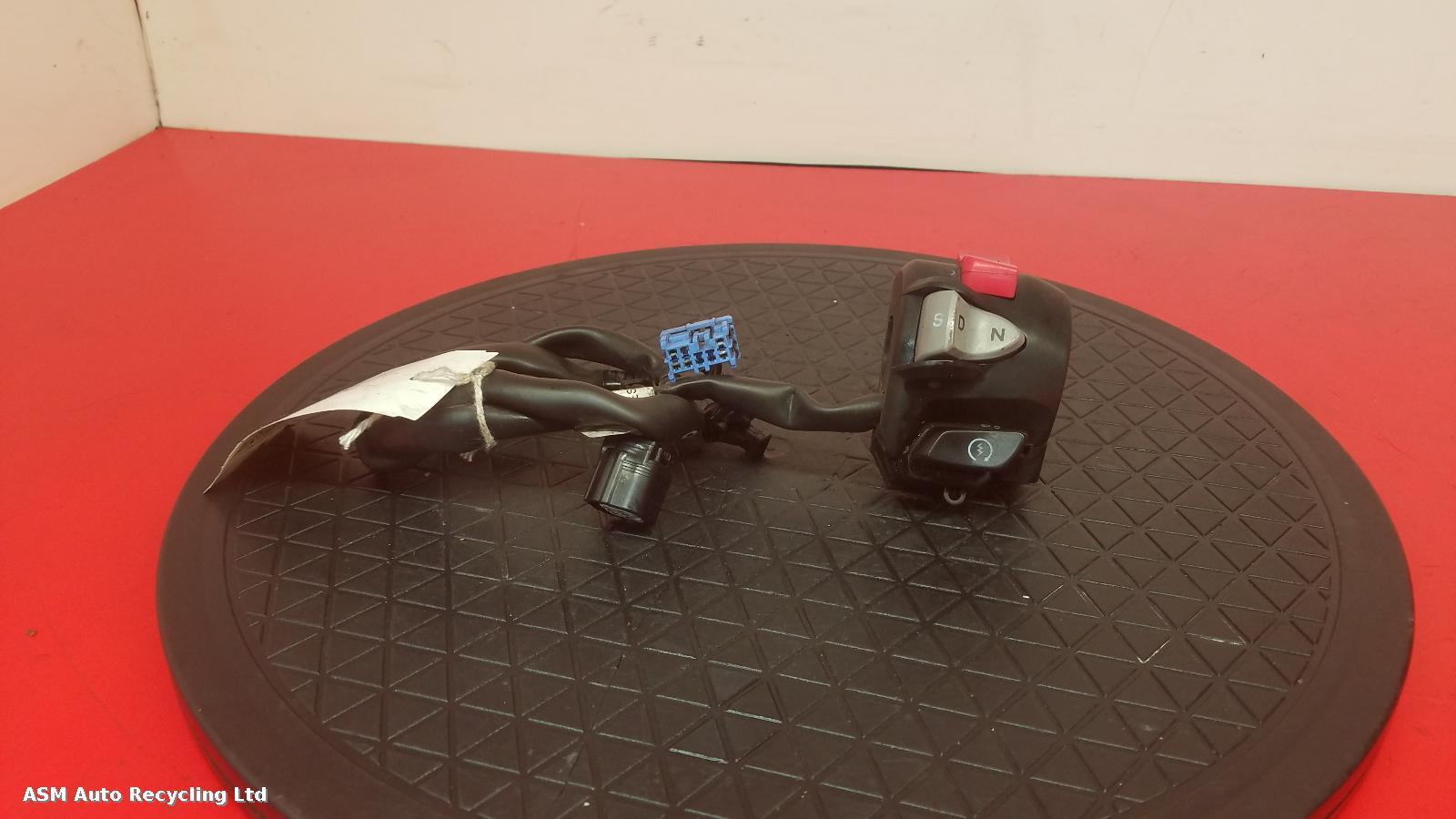 View Auto part RH Switch Gear Honda Nc 750 2016
