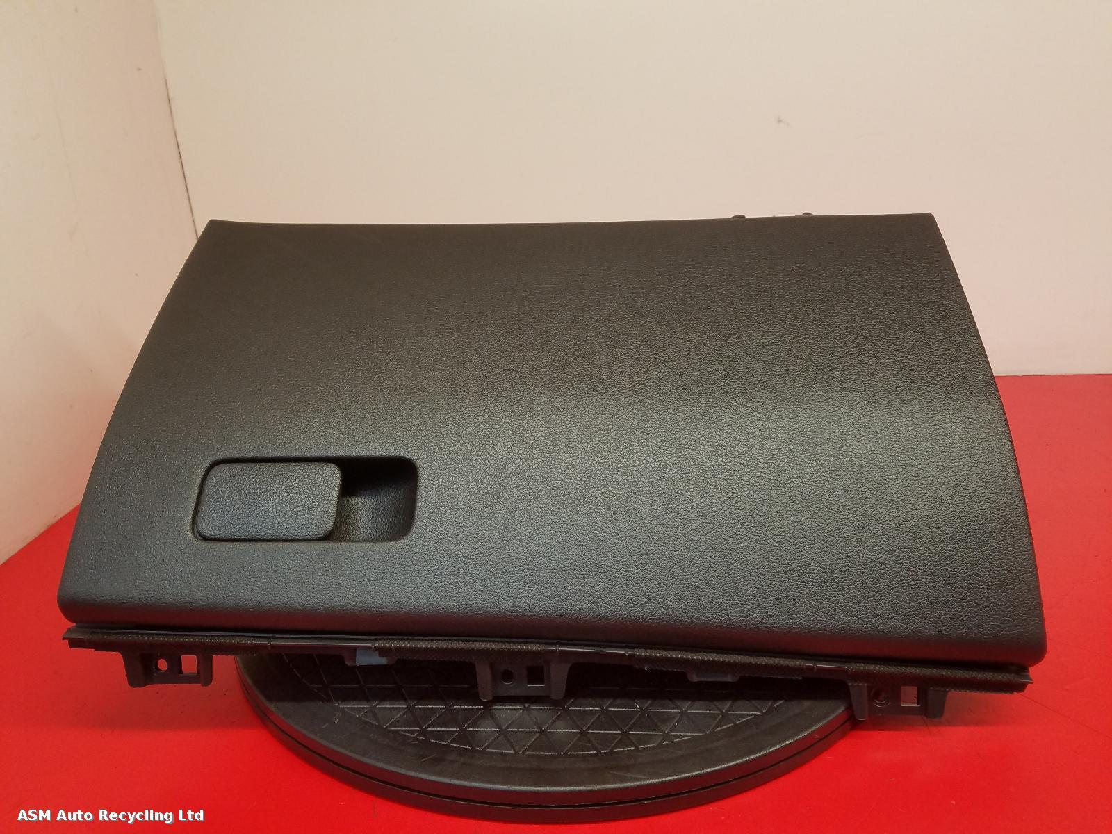 View Auto part Glove Box Hyundai I30 2017