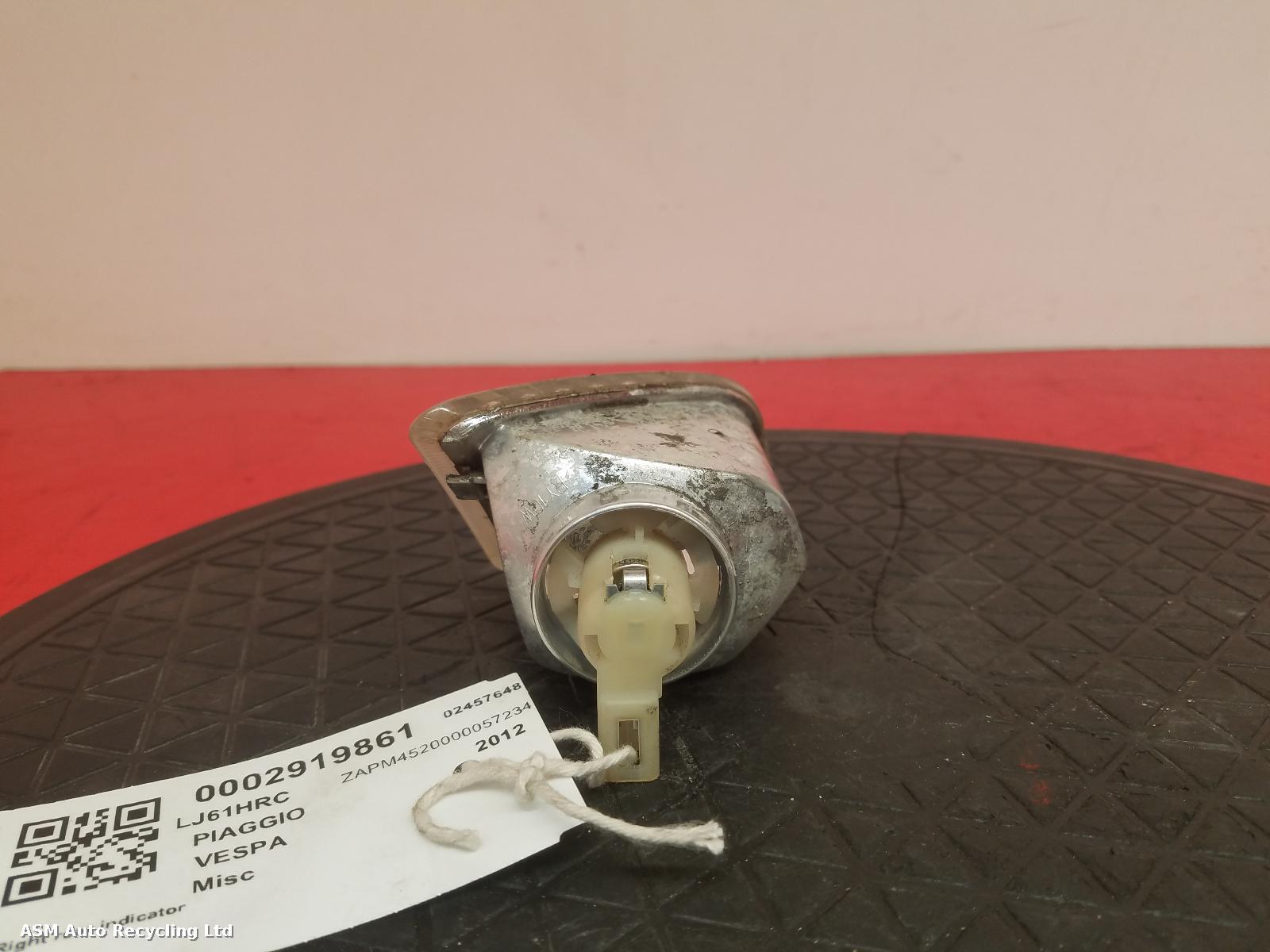 View Auto part R Indicator Light Piaggio Vespa 2012