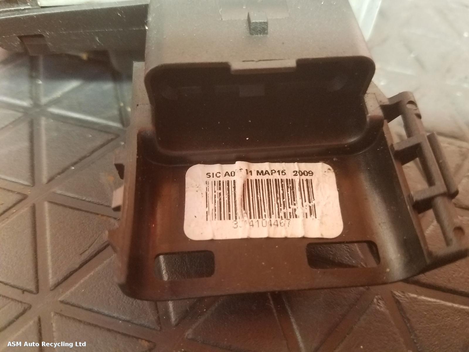 View Auto part Door Lock Assembly Peugeot 308 2010