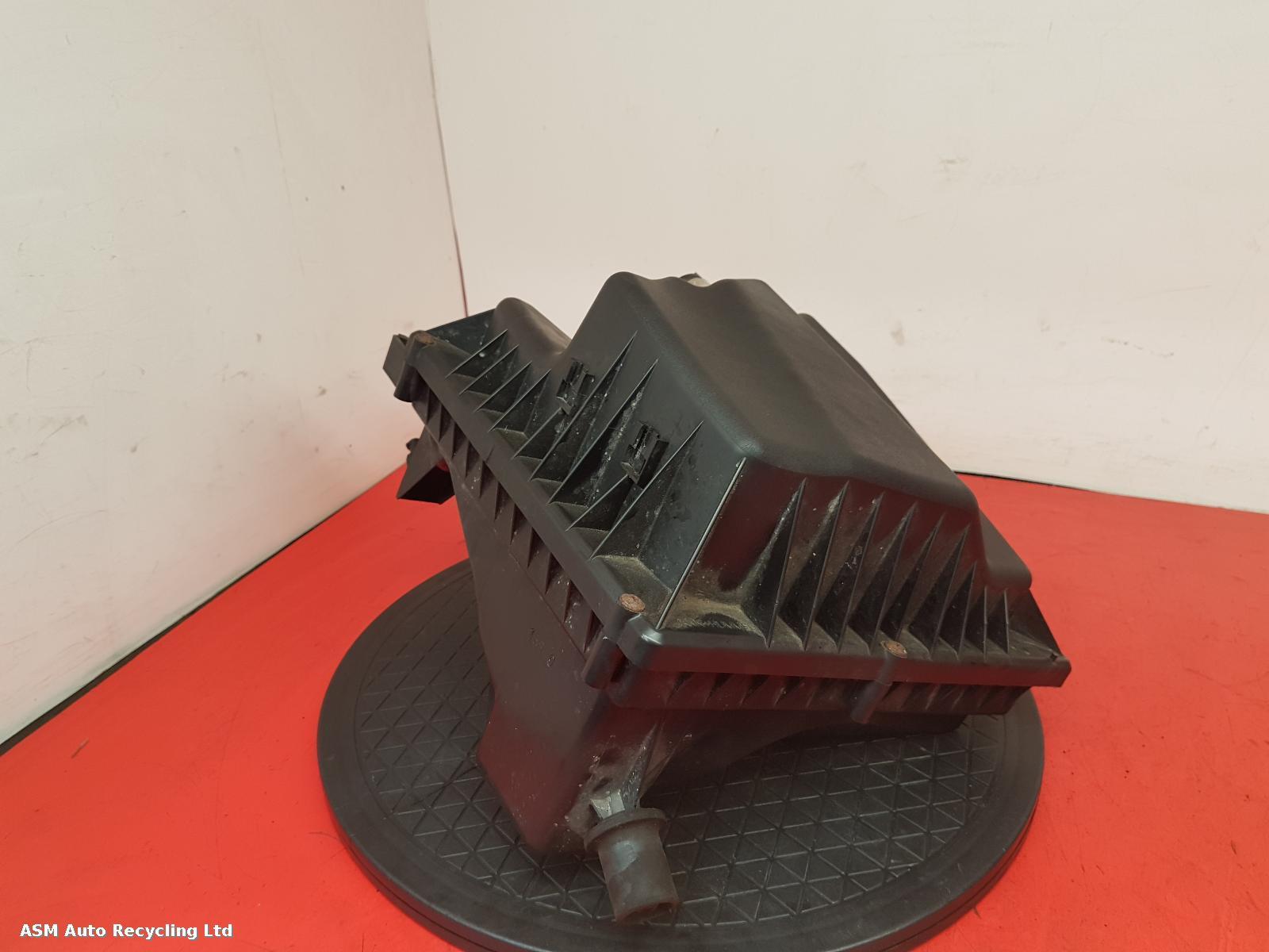 View Auto part Air Cleaner/Box Vauxhall Astra 2010