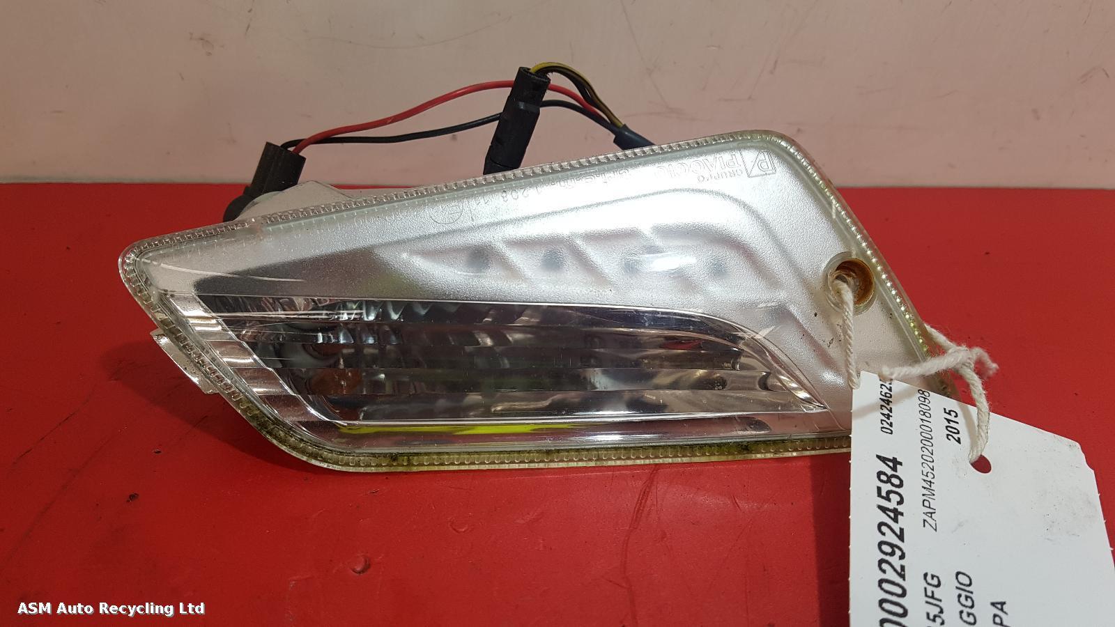 View Auto part L Indicator Light Piaggio Vespa 2015