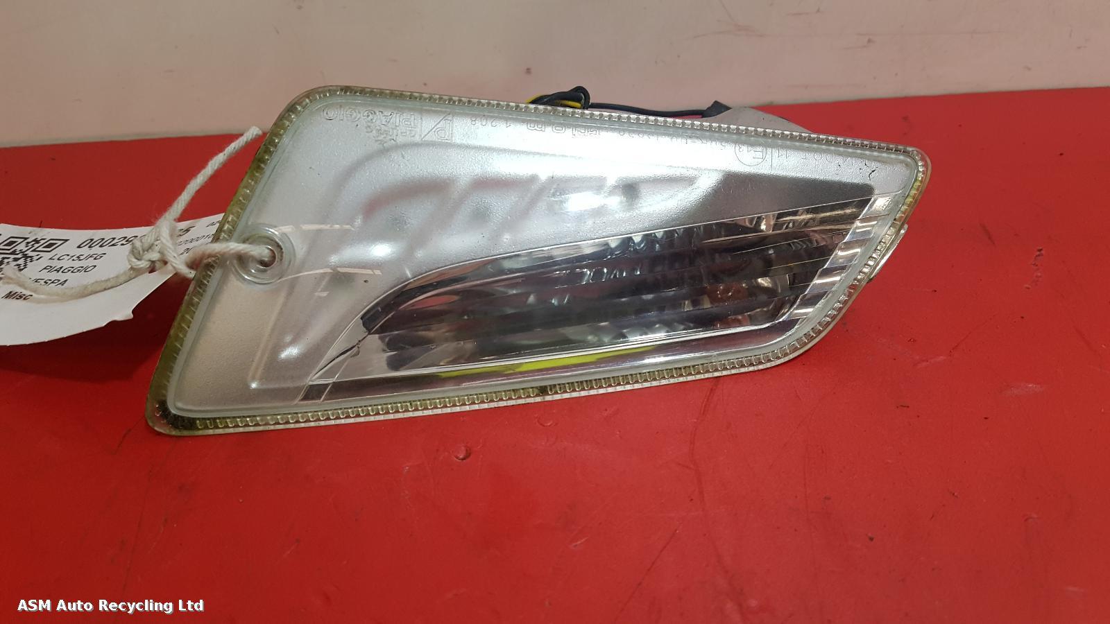 View Auto part R Indicator Light Piaggio Vespa 2015