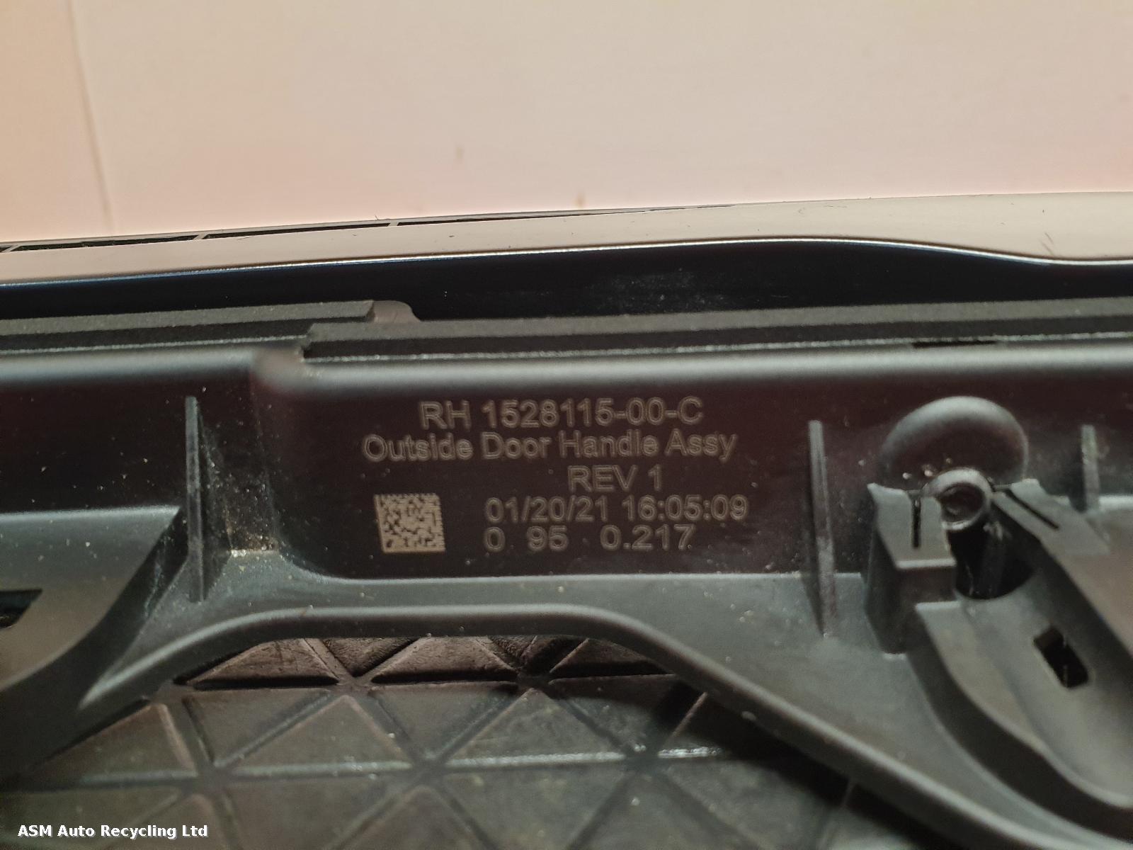 View Auto part Door Handle Tesla Model 3 2021