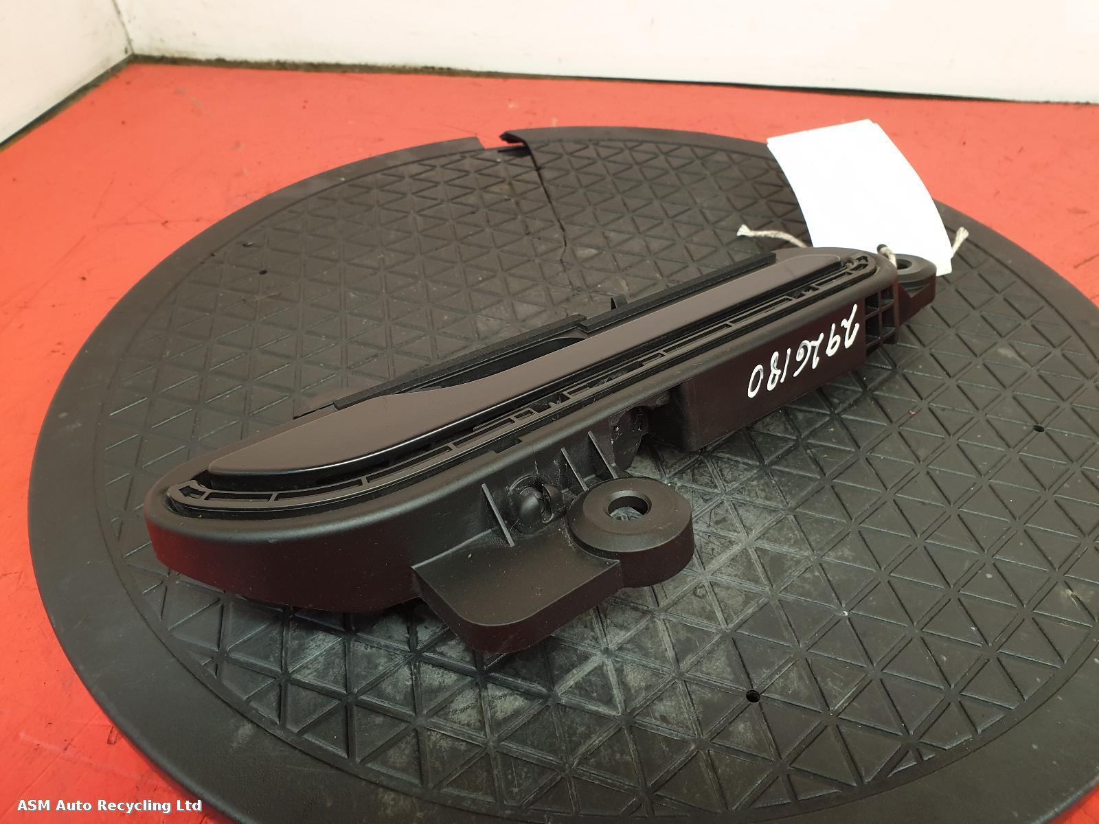 View Auto part Door Handle Tesla Model 3 2021