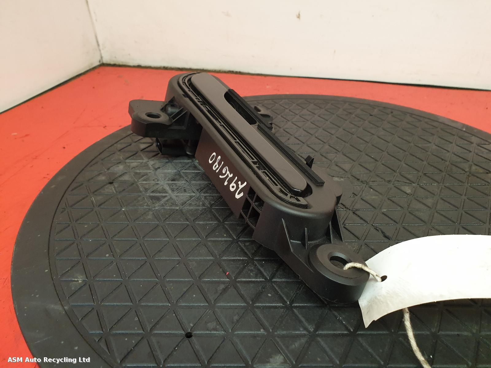 View Auto part Door Handle Tesla Model 3 2021