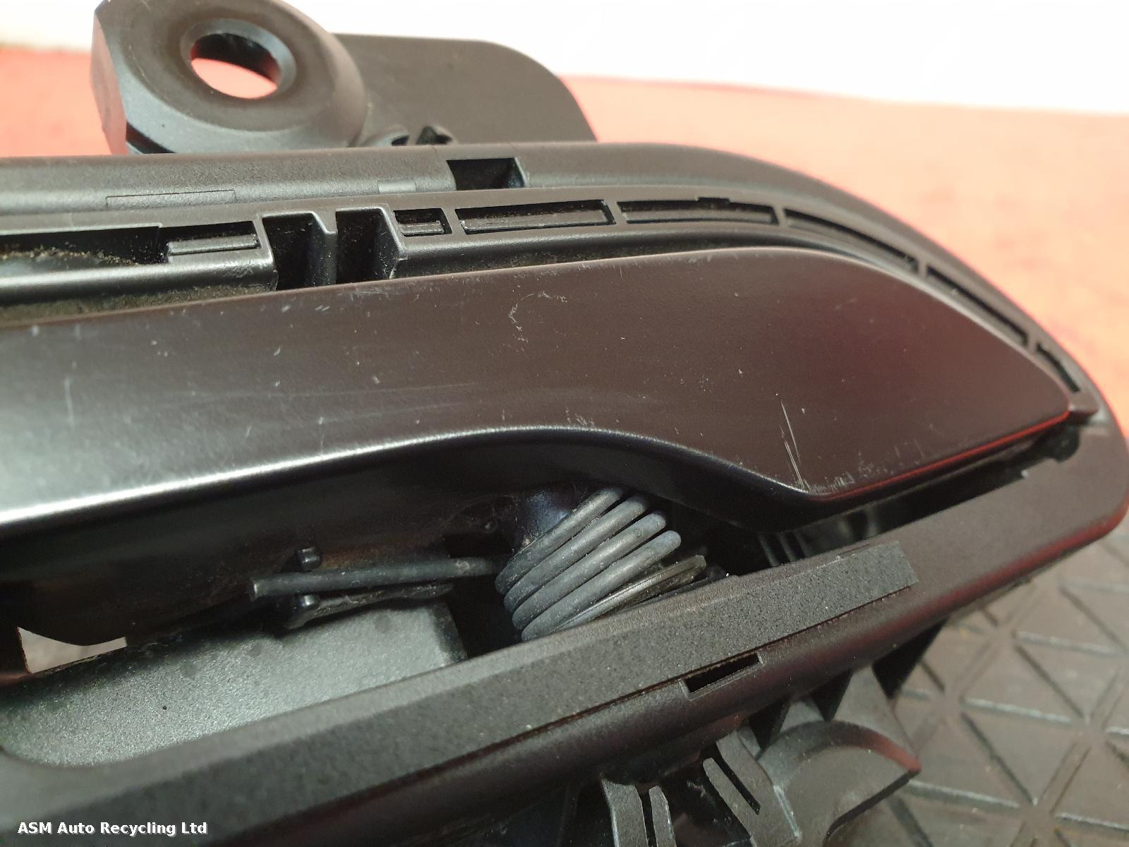 View Auto part Door Handle Tesla Model 3 2021