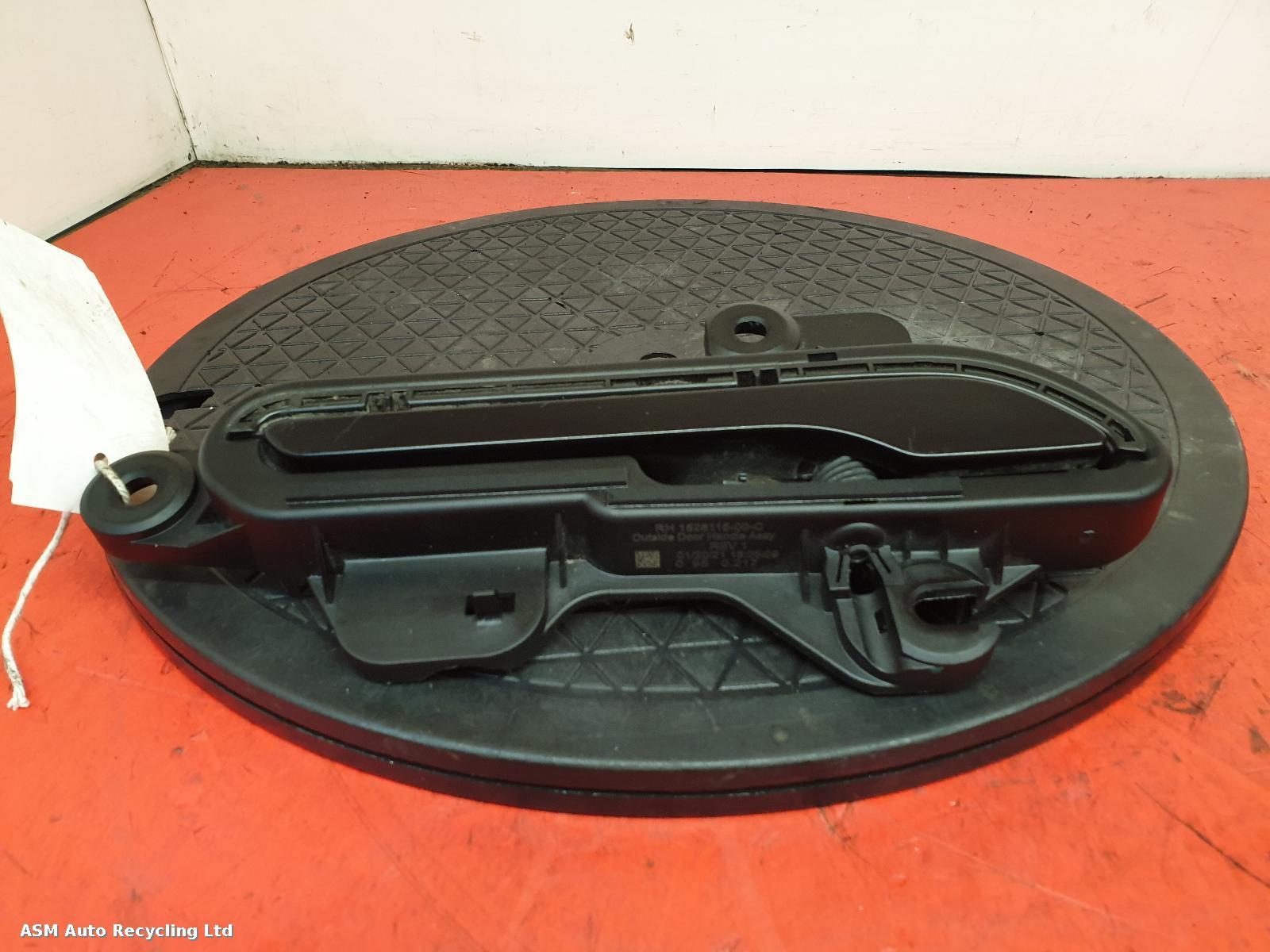 View Auto part Door Handle Tesla Model 3 2021