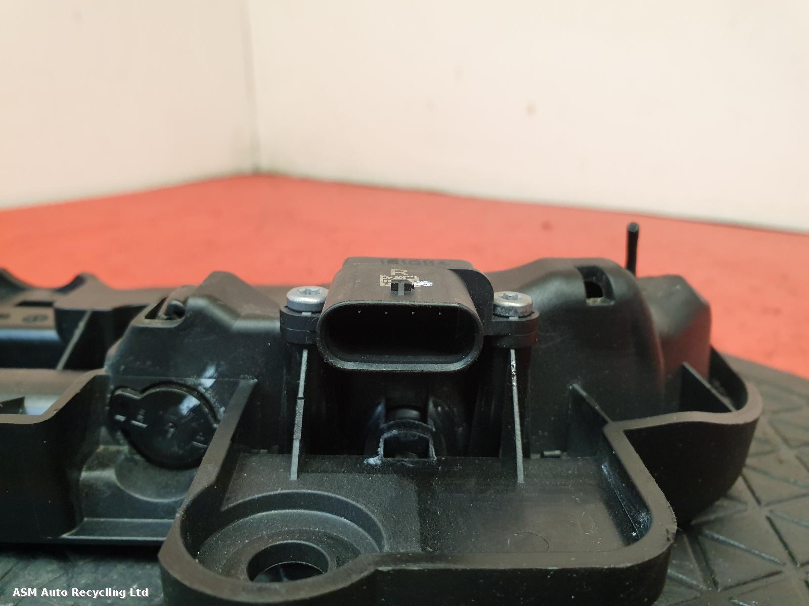 View Auto part Door Handle Tesla Model 3 2021