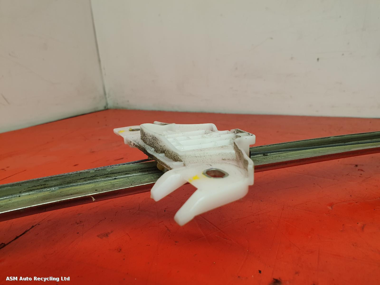 View Auto part LR Window Regulator Suzuki Baleno 2017