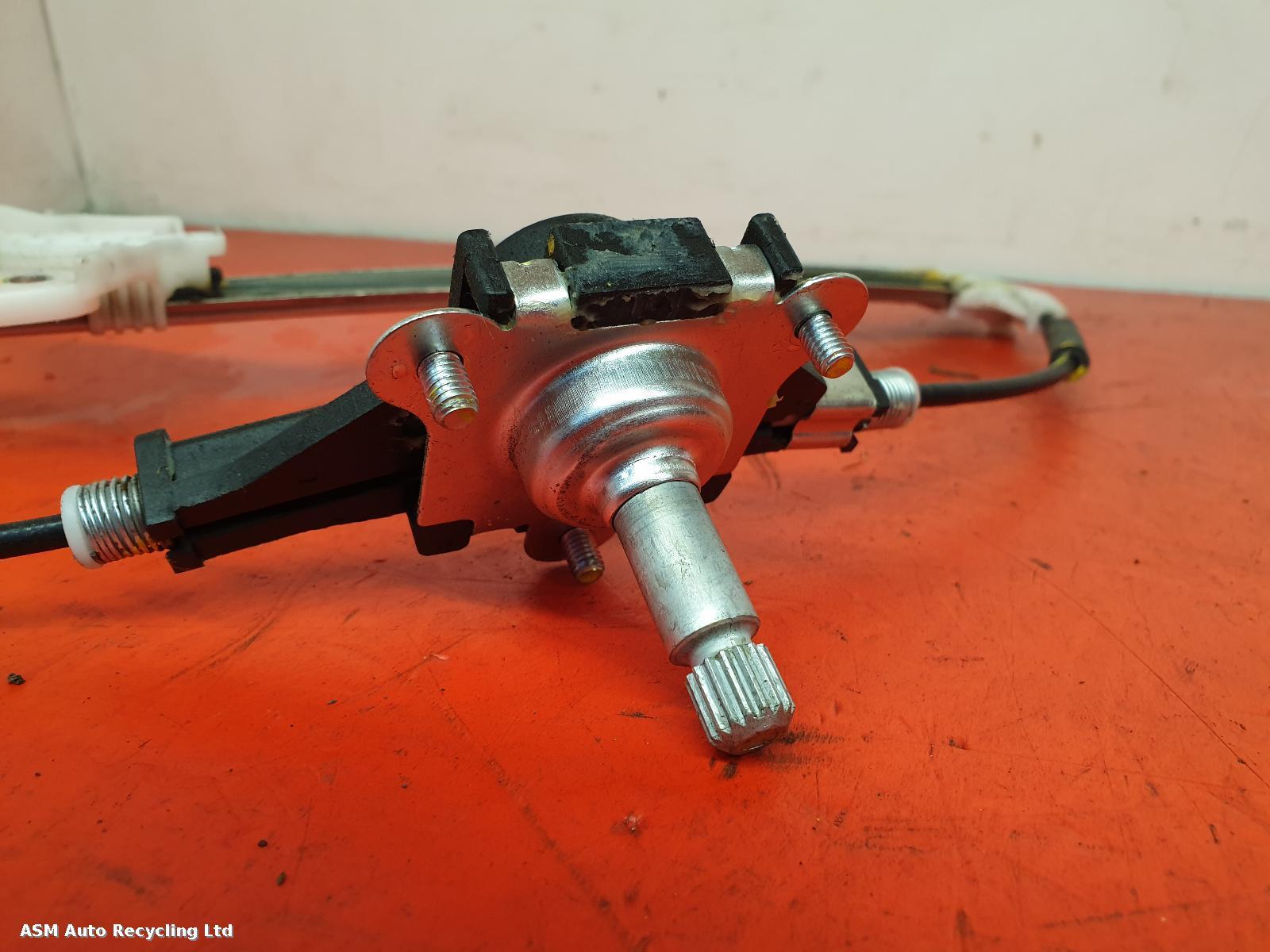 View Auto part LR Window Regulator Suzuki Baleno 2017