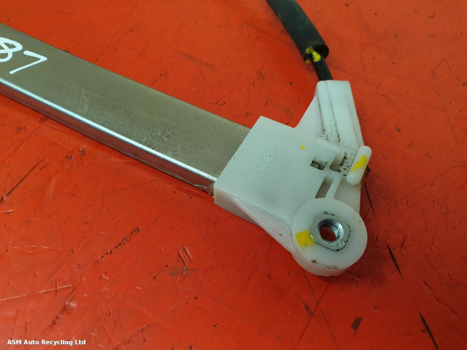 View Auto part LR Window Regulator Suzuki Baleno 2017