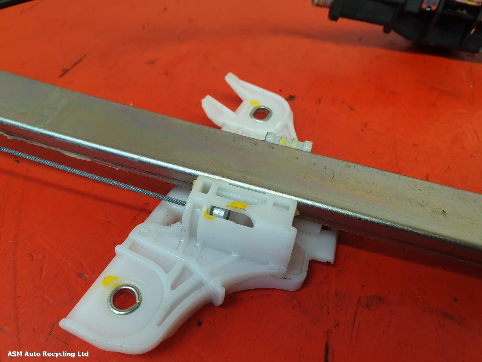 View Auto part LR Window Regulator Suzuki Baleno 2017
