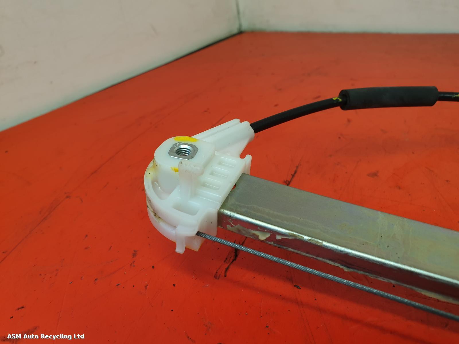 View Auto part LR Window Regulator Suzuki Baleno 2017
