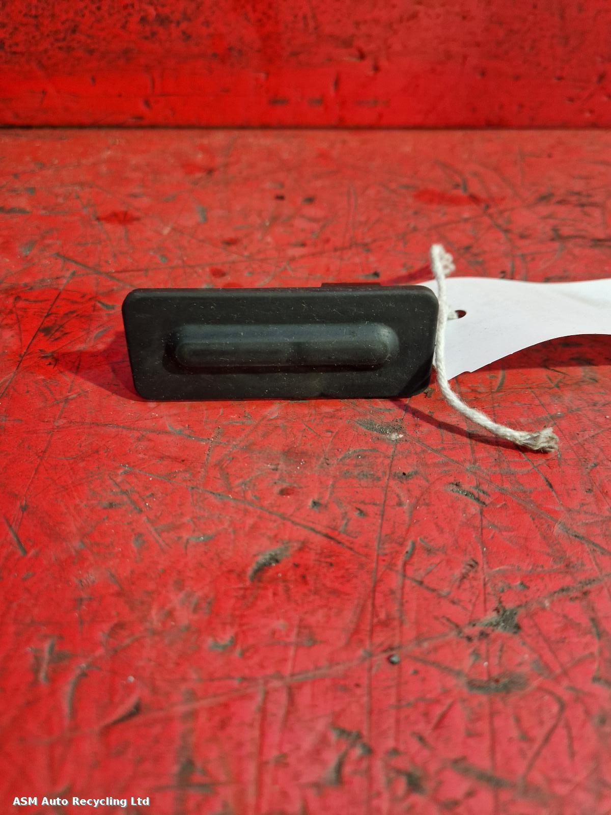 View Auto part Tailgate Handle Citroen C4 Cactus 2019