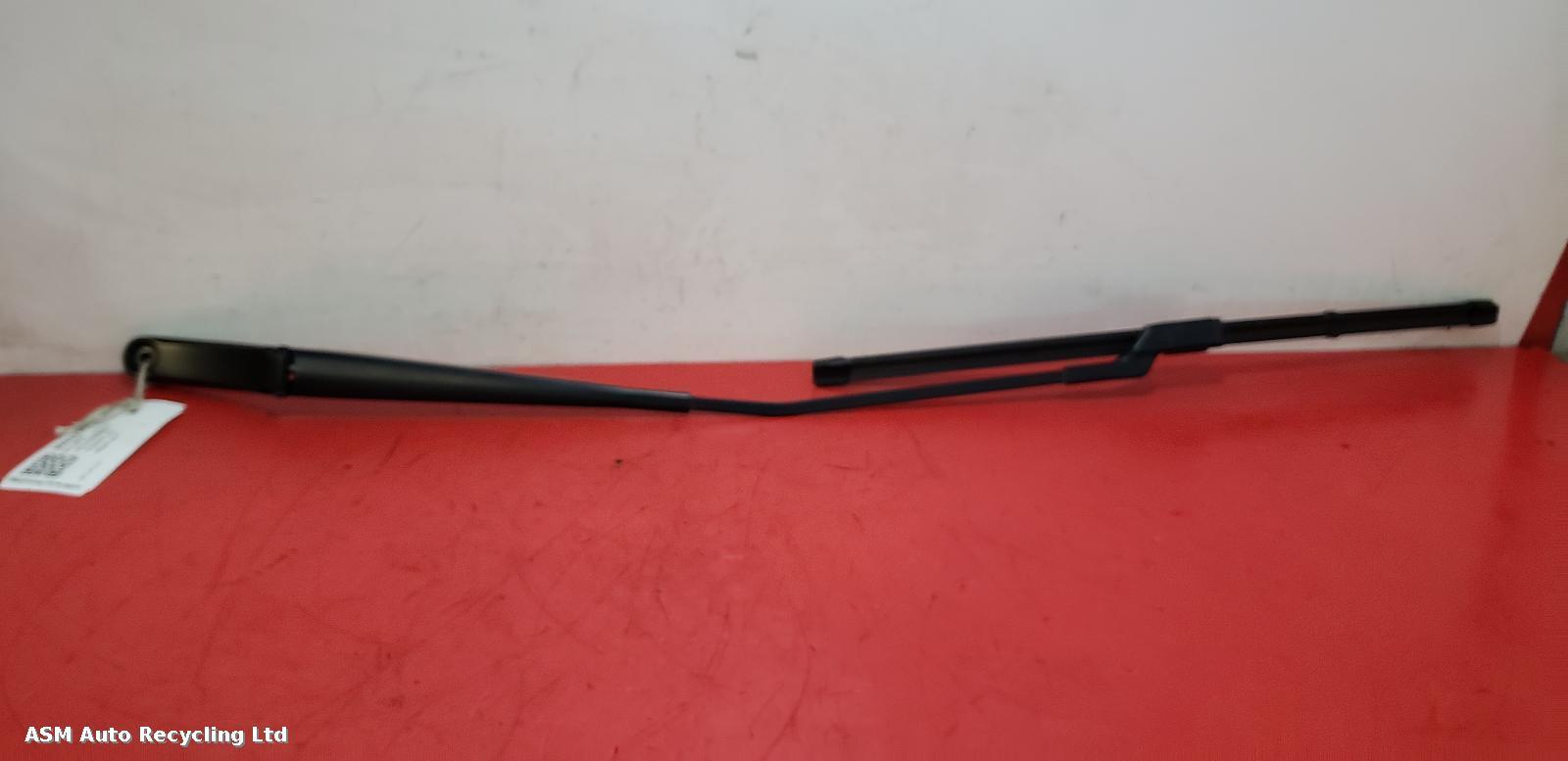 View Auto part Wiper Arm Volkswagen Passat Cc 2013