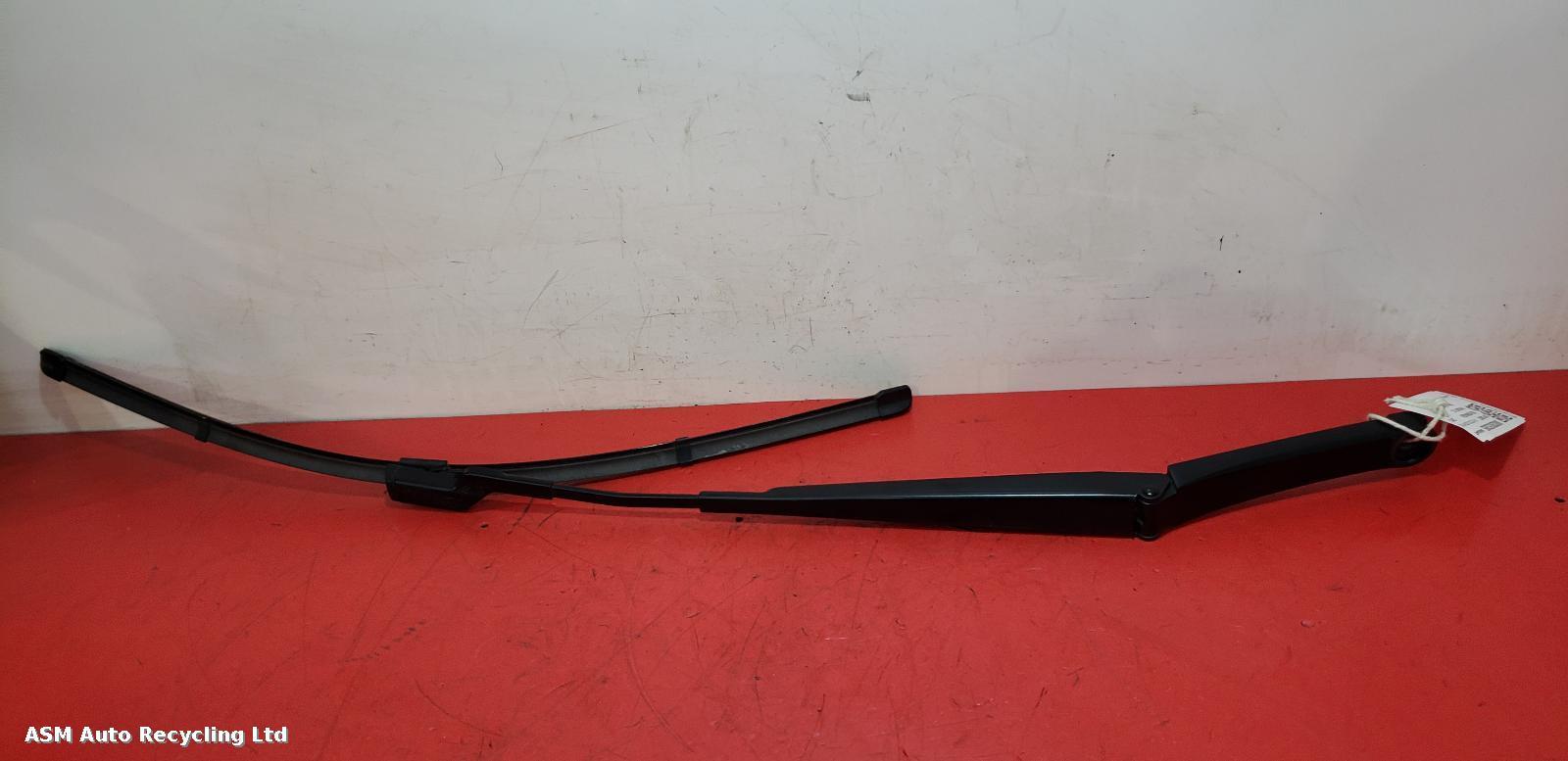 View Auto part Wiper Arm Volkswagen Passat Cc 2013