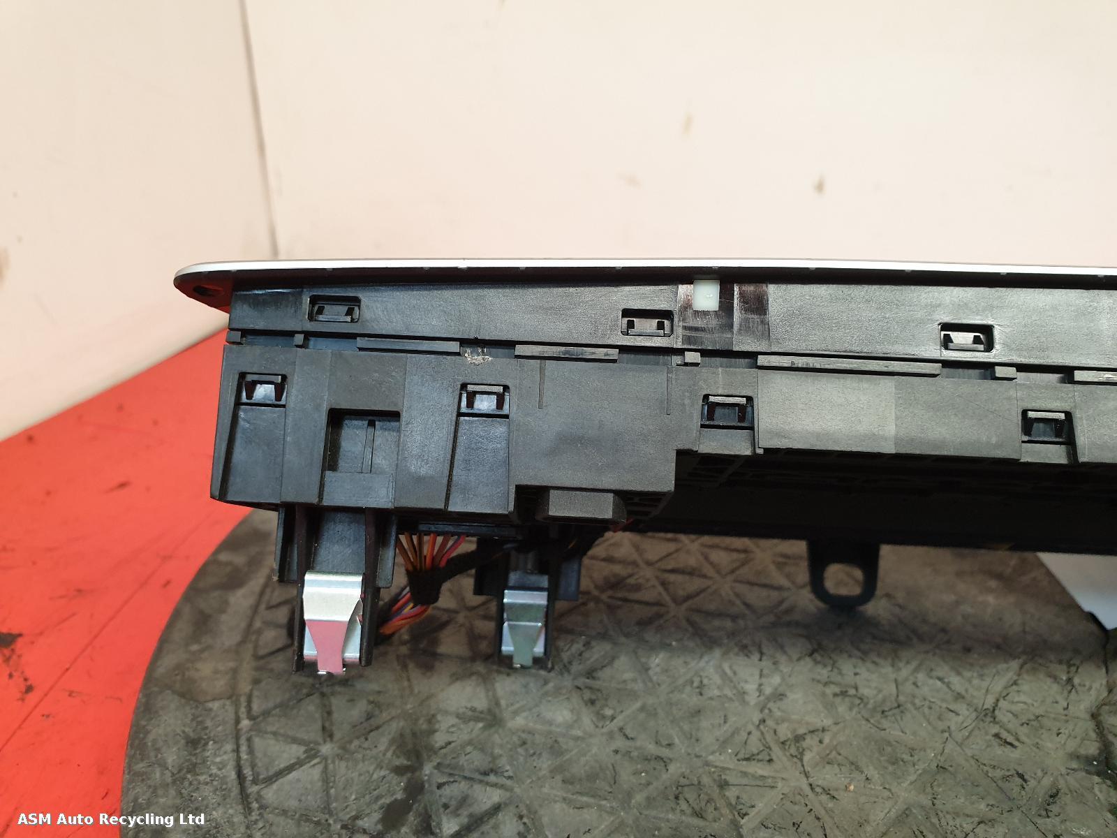View Auto part Heater/AC Controller Bmw 7 Series 2018