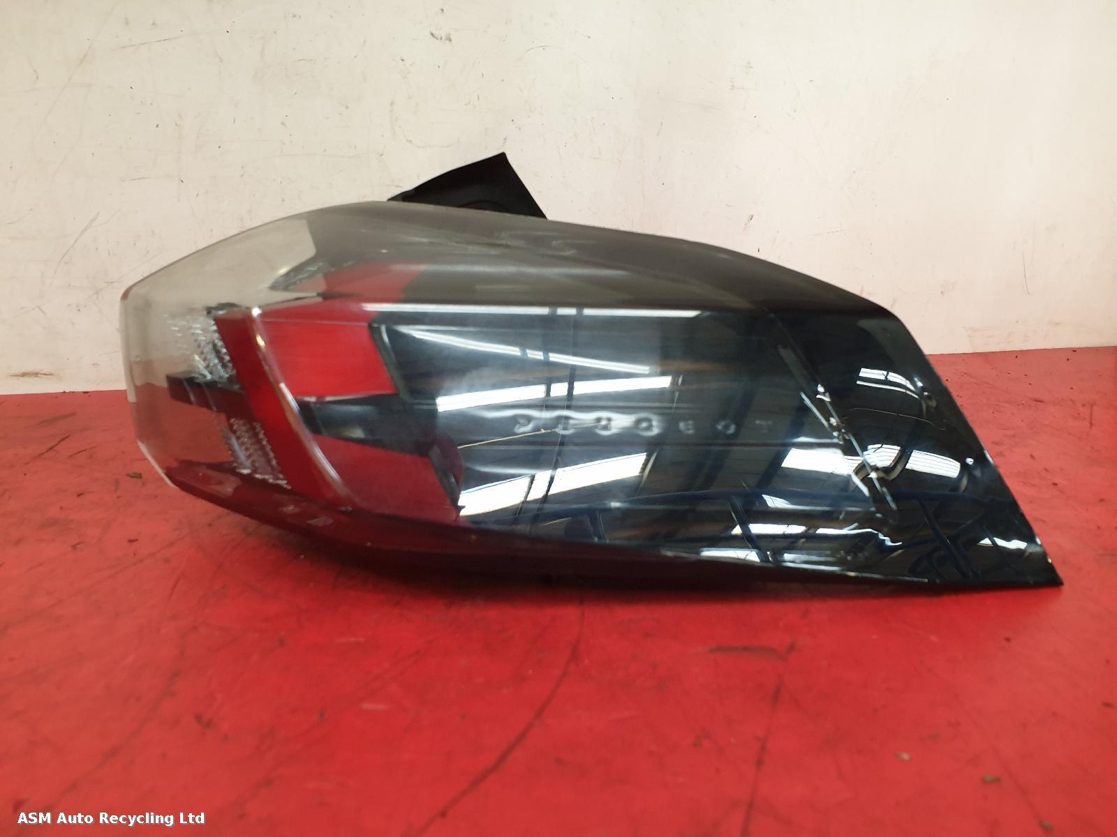 View Auto part R Taillight Peugeot 2008 2022