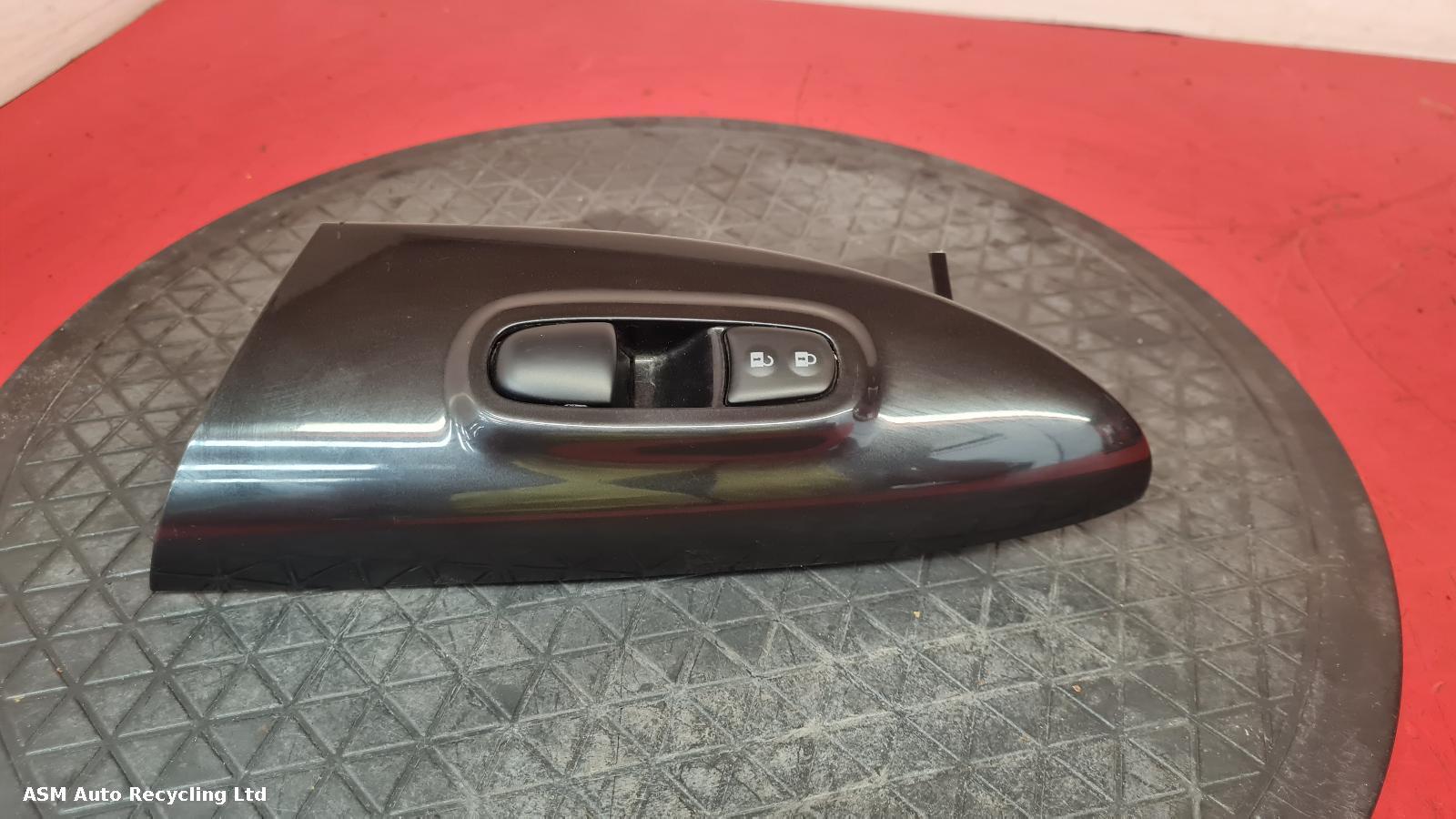 View Auto part Elect. Window Switch Nissan Juke 2014