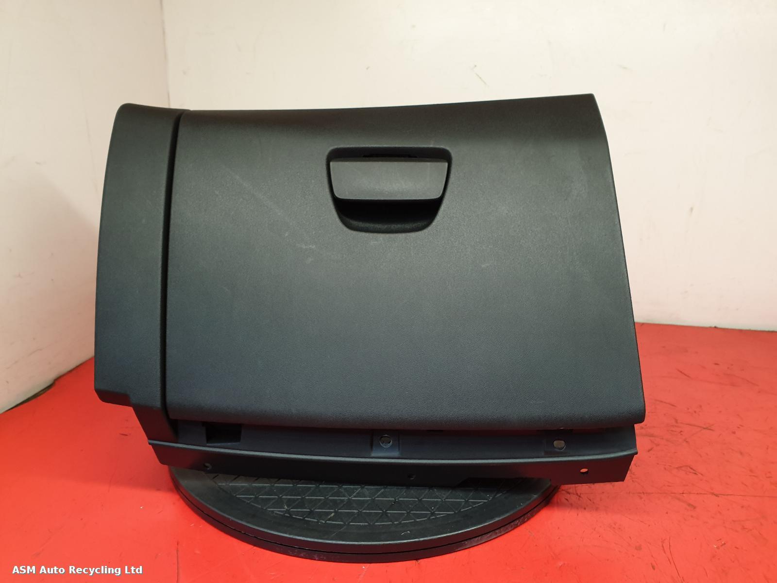 View Auto part Glove Box Peugeot 208 2018