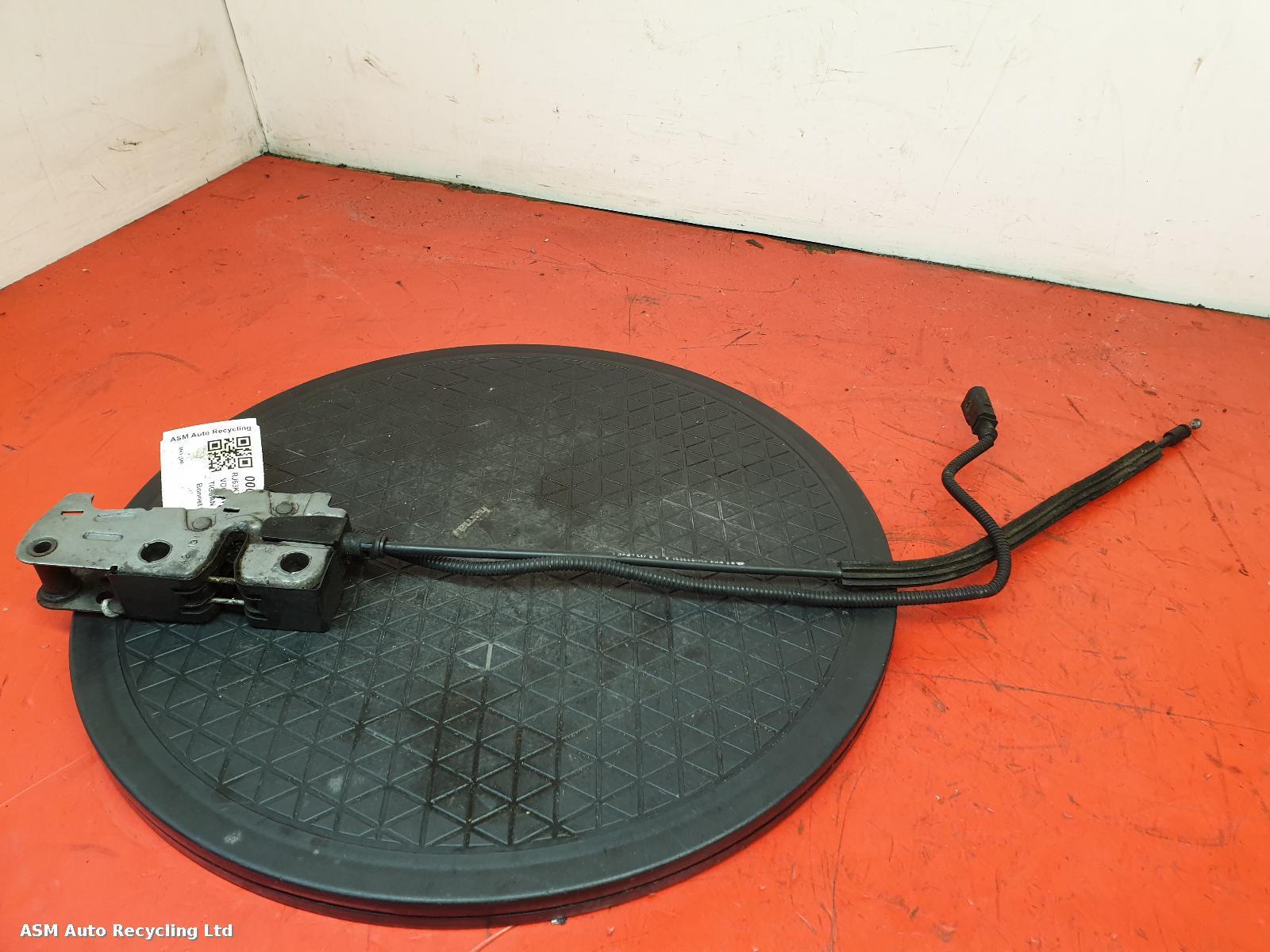 View Auto part Bonnet Latch Volkswagen Tiguan 2014