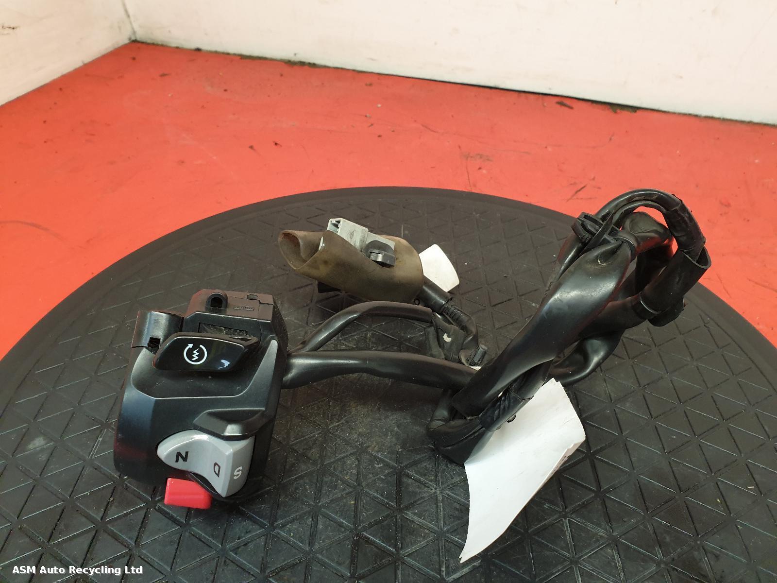 View Auto part RH Switch Gear Honda X-adv 2018