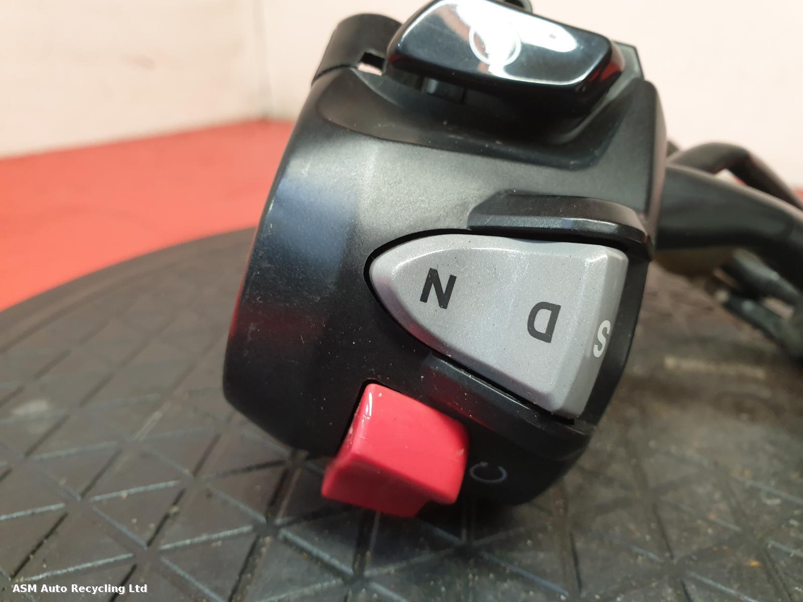 View Auto part RH Switch Gear Honda X-adv 2018