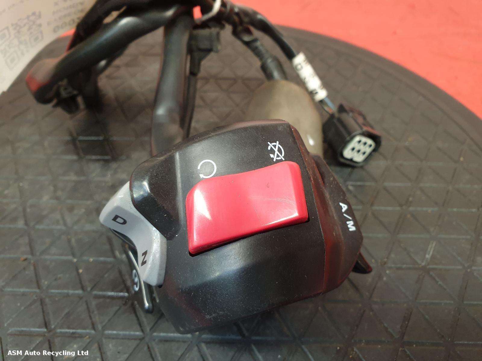 View Auto part RH Switch Gear Honda X-adv 2018
