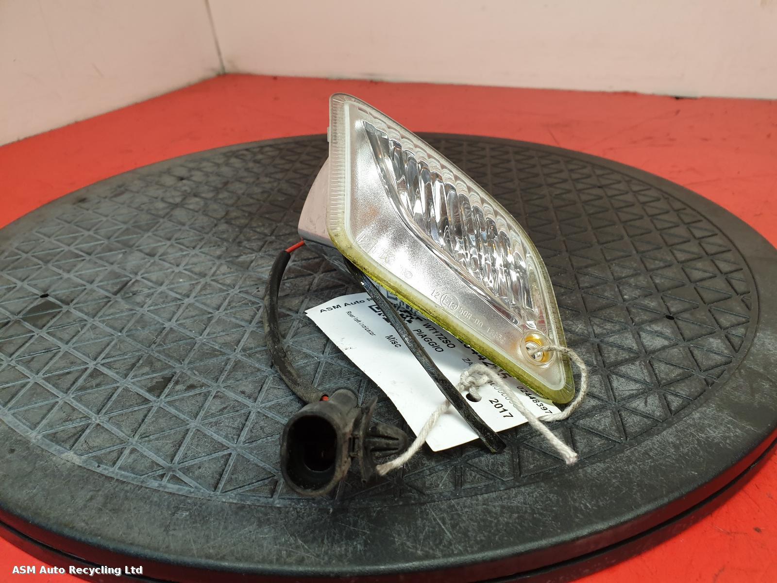 View Auto part R Indicator Light Piaggio Vespa 2017