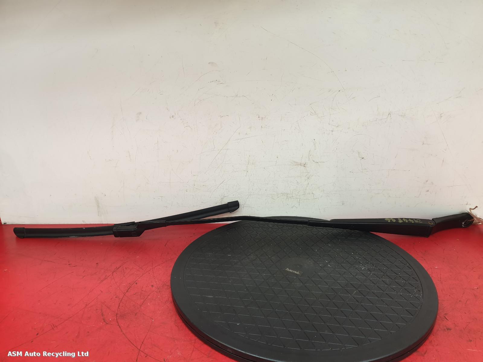 View Auto part Wiper Arm Volkswagen Golf 2017
