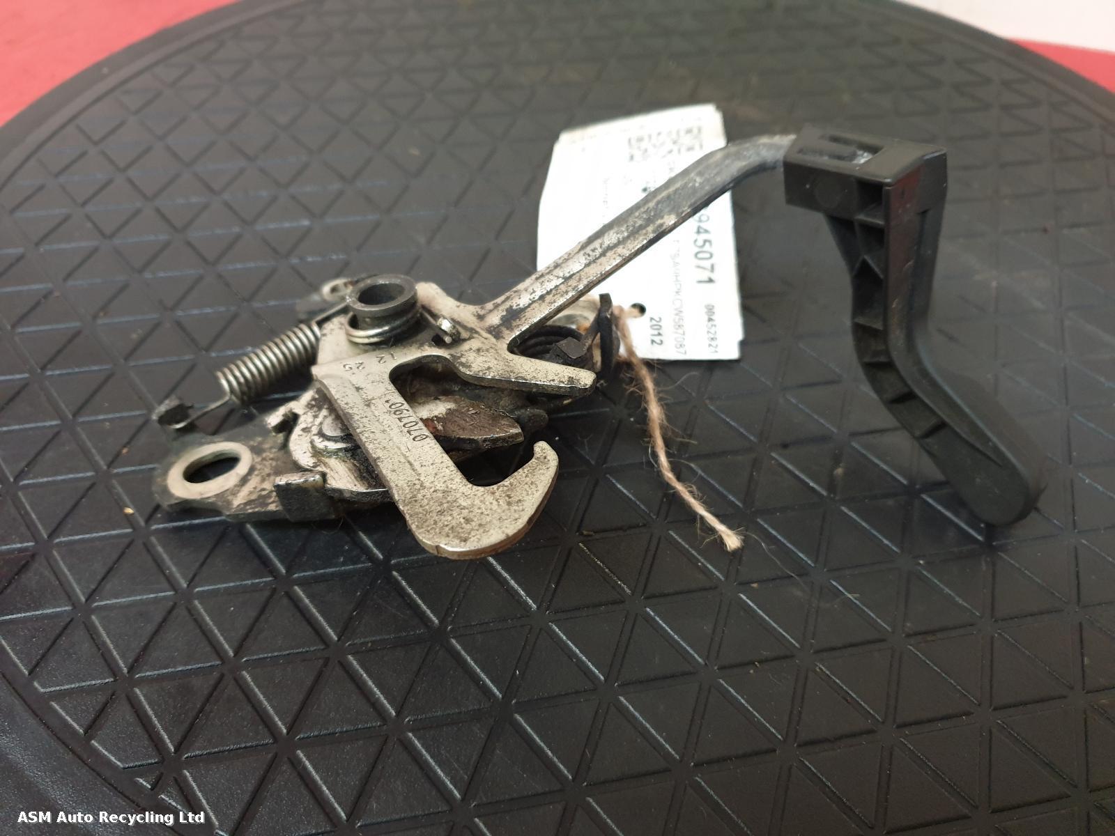 View Auto part Bonnet Latch Citroen Ds3 2012