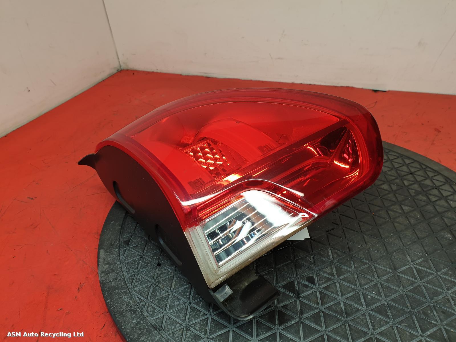 View Auto part L Taillight Peugeot 2008 2015