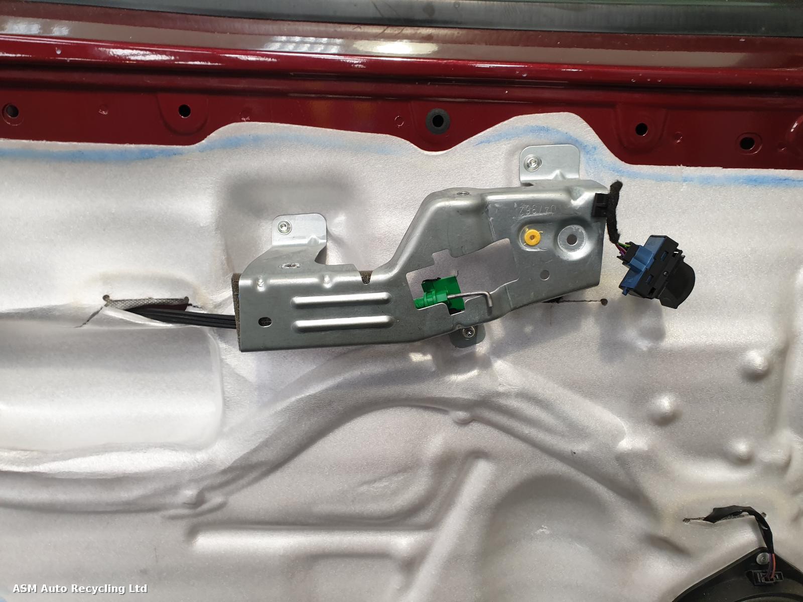 View Auto part L Front Door Fiat Qubo 2012