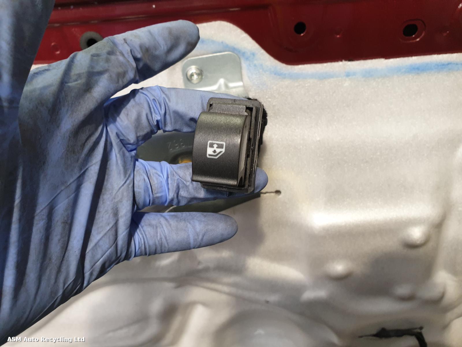 View Auto part L Front Door Fiat Qubo 2012