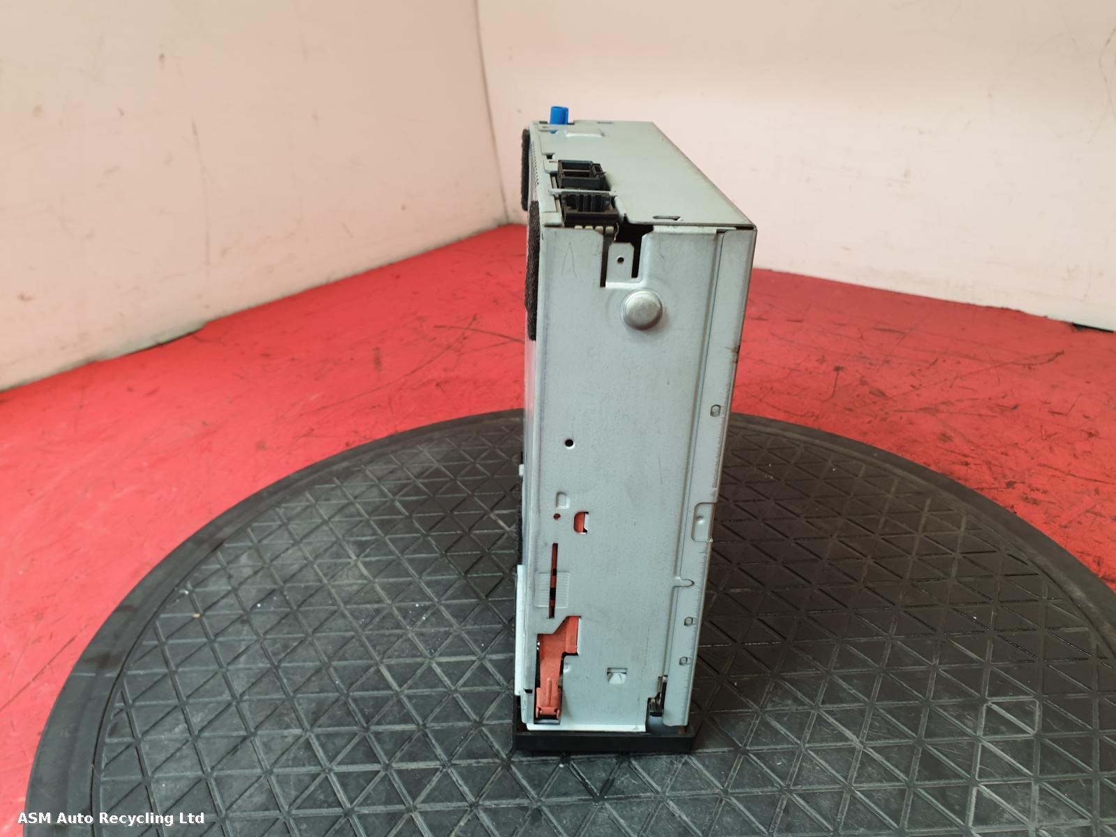 View Auto part CD Changer Audi A4 2008