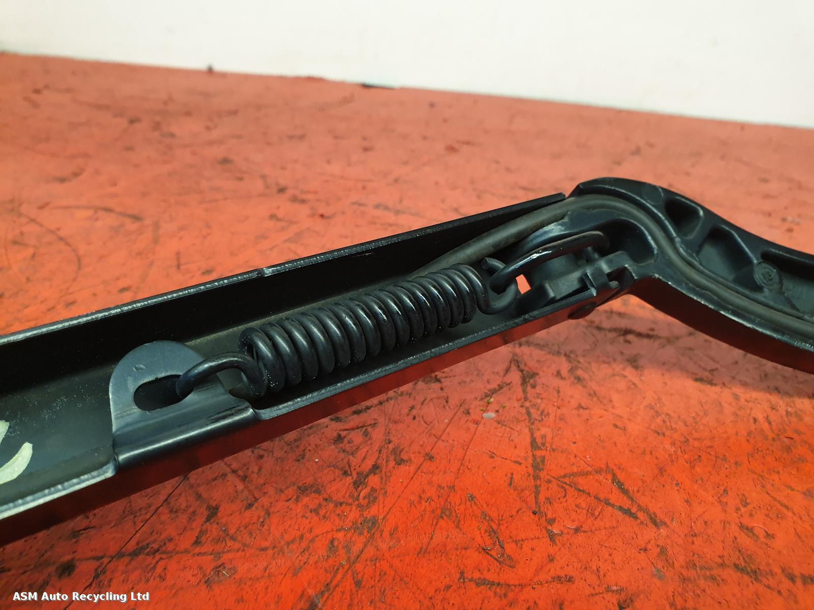 View Auto part Wiper Arm Jaguar Xf 2013